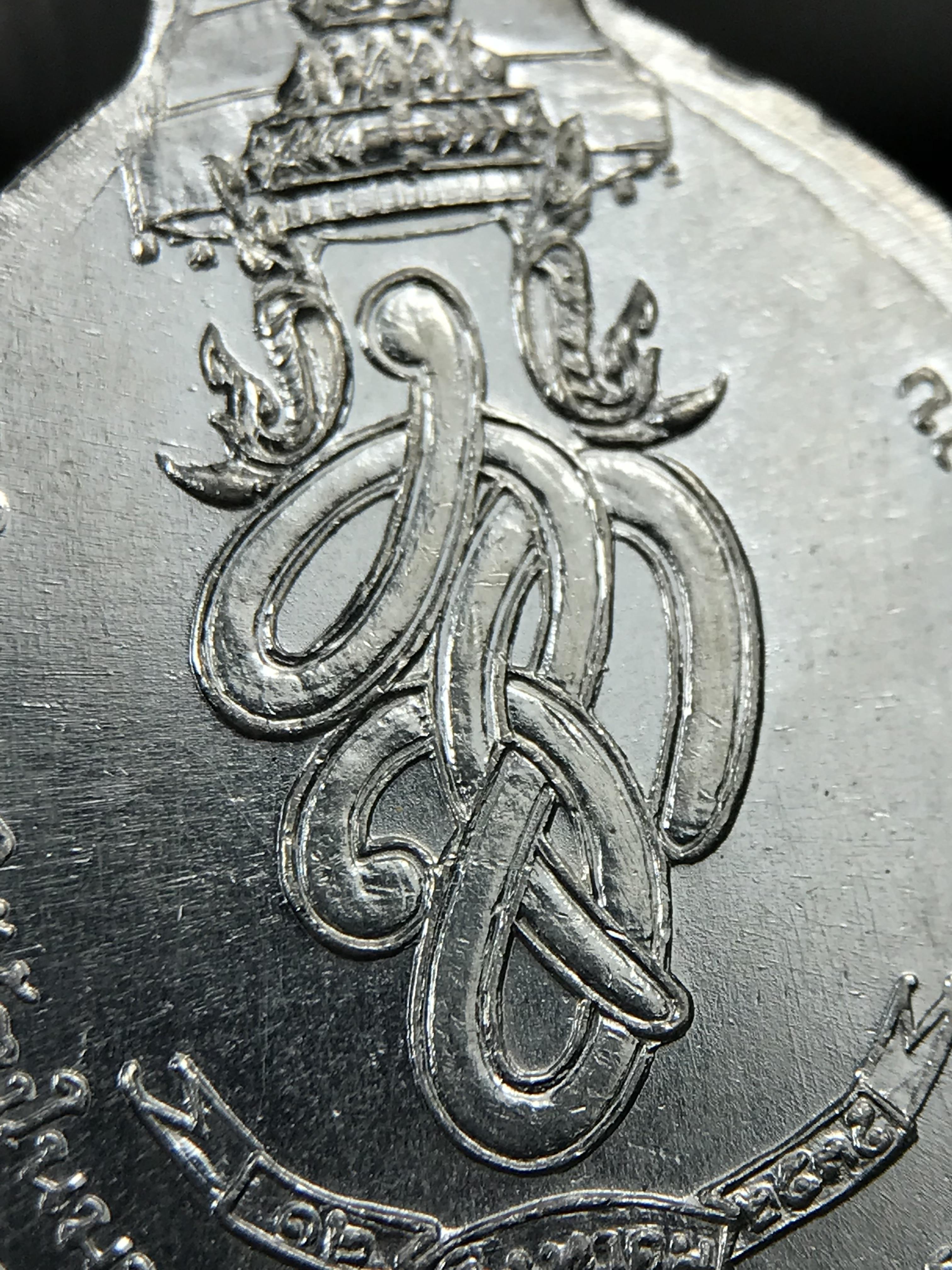 เหรียญพระชัยหลังช้าง หลัง สก. ปี 2535 เนื้อเงินหายาก สภาพสวยเดิมพร้อมกล่องบรรจุเดิมครบสมบูรณ์(พิธีใหญ่ รุ่นยอดมนิยม)