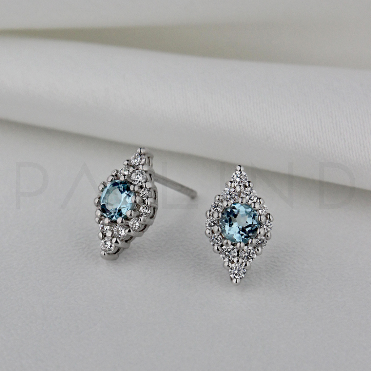ต่างหูเงินฝังเพชรรัสเซียประดับ Blue Topaz