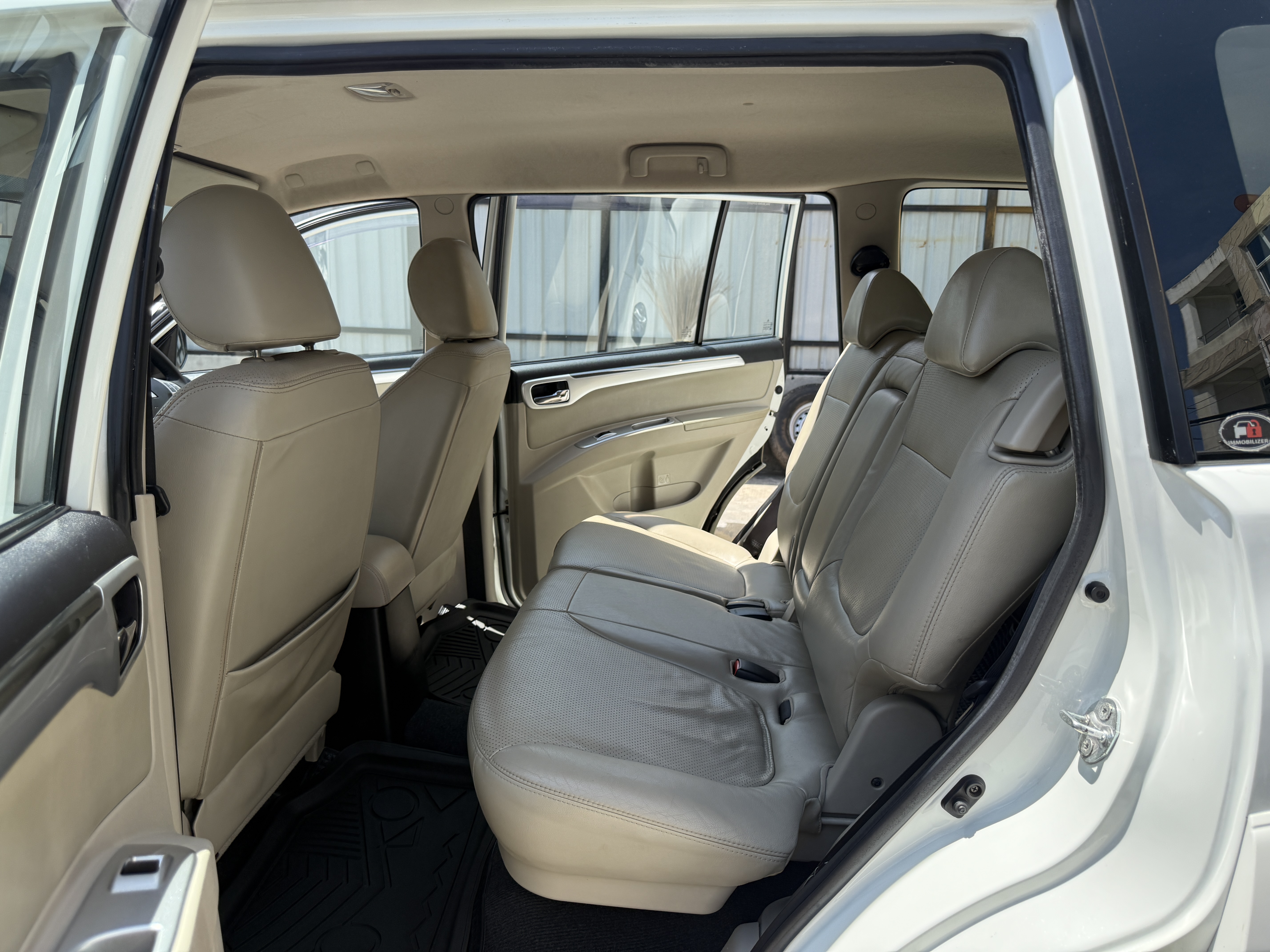 Mitsubishi Pajero Sport 2.5 GT 2WD At 2011 ขาวมุก