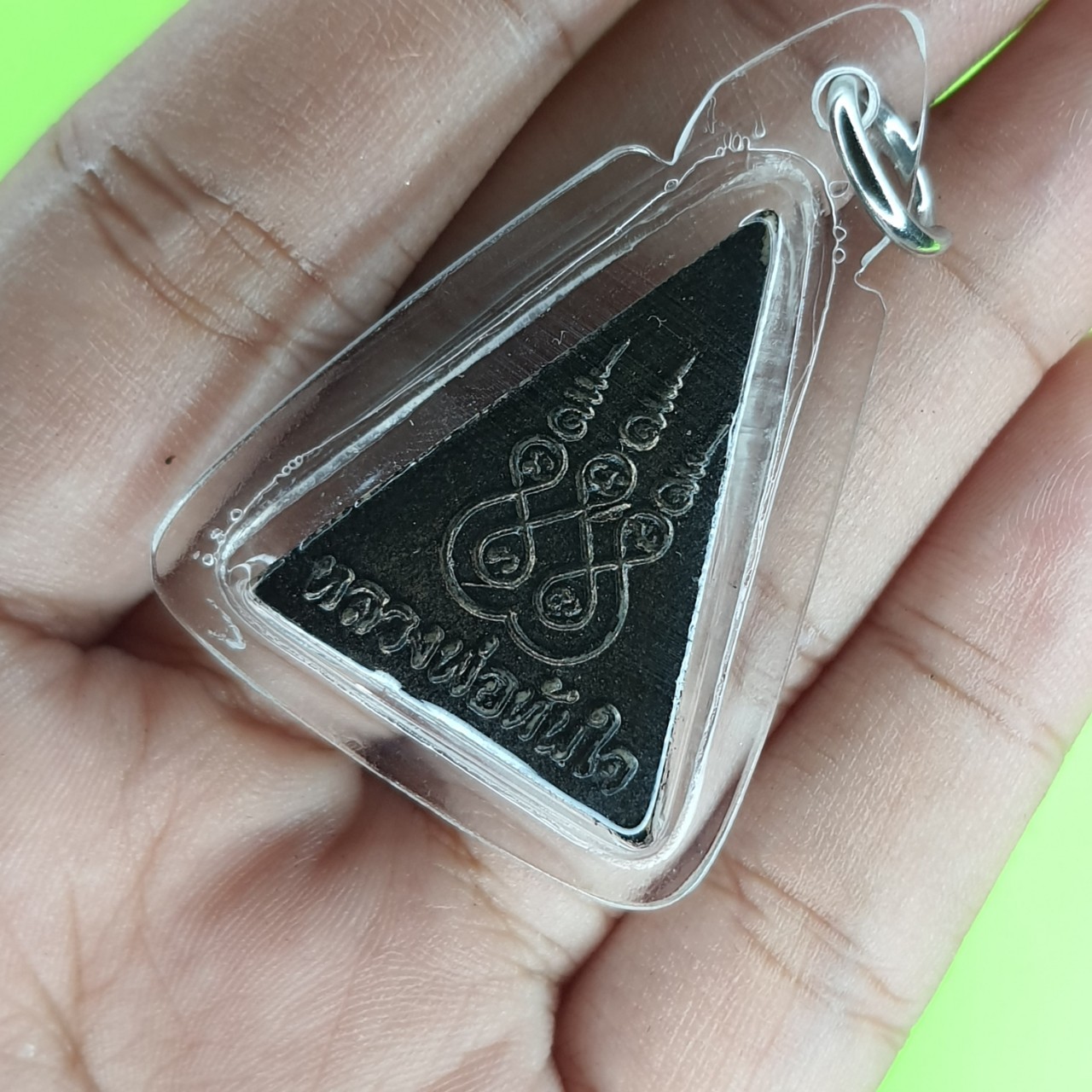 พระเครื่อง พระทันใจ หลวงพ่อทันใจ สีดำทำเก่า เลี่ยมกรอบ รุ่น กฤษฎาภินิหาร เพี้ยงสมปรารถนา พระทันใจ พระแท้ หลวงพ่อทันใจ พระเครื่องหลวงพ่อทันใจ