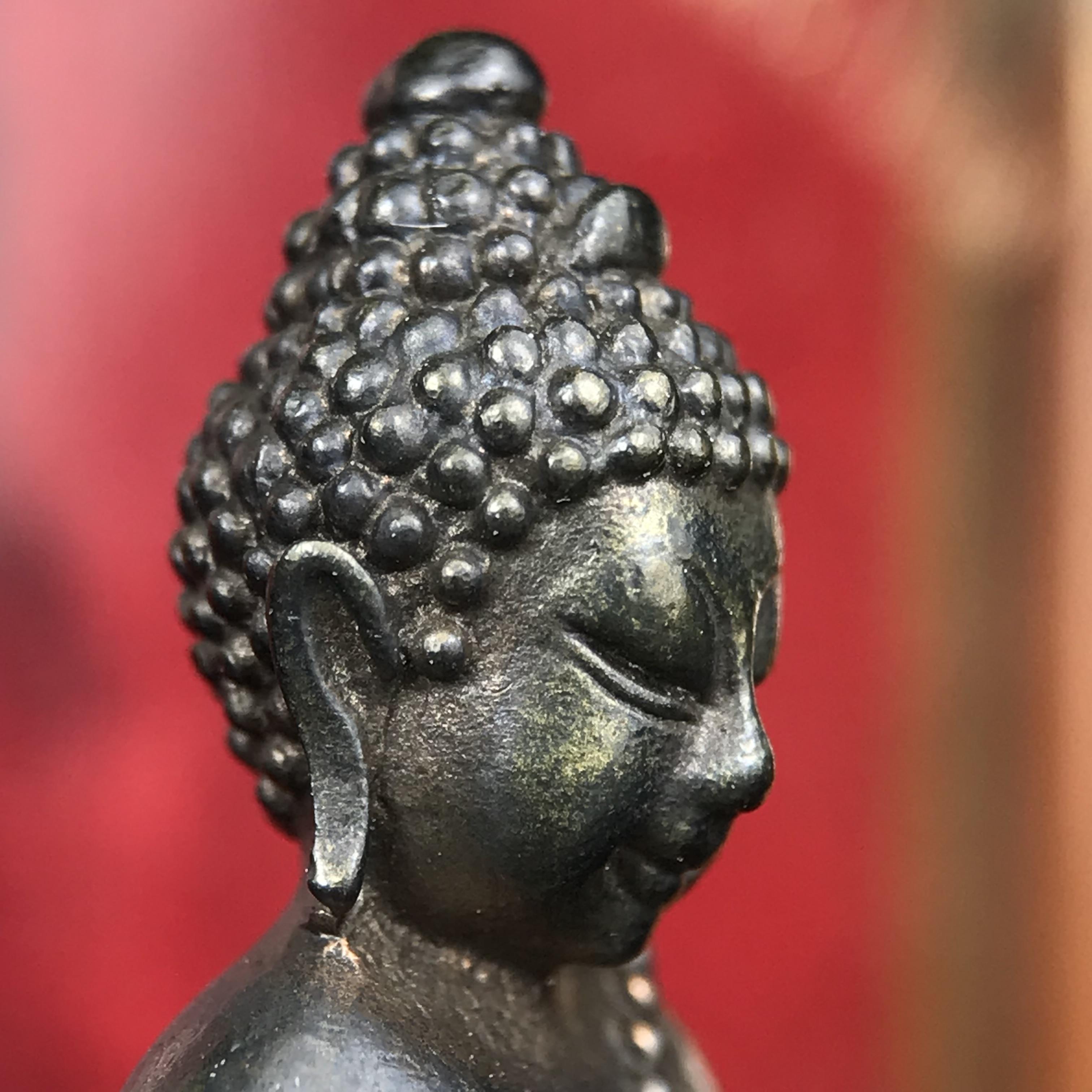 พระกริ่งนเรศวรพระองค์ดำ + พระชัยวัฒน์พระองค์ดำ อนุสรณ์ 100 ปี พิษณุโลกพิทยาคม (โรงเรียนชาย) พิธีจักรพรรดิมหาพุทธาภิเษก ปี 2542 เนื้อนวโลหะ(เต็มสูตรแก่ทองคำ) พิธีใหญ่มวลสารดีเกจิอาจารย์ยอดนิยมร่วมปลุกเสก*** ตอกโค้ดและหมายเลข*** 1 ใน 4999 องค์ ยอดนิยมหายาก