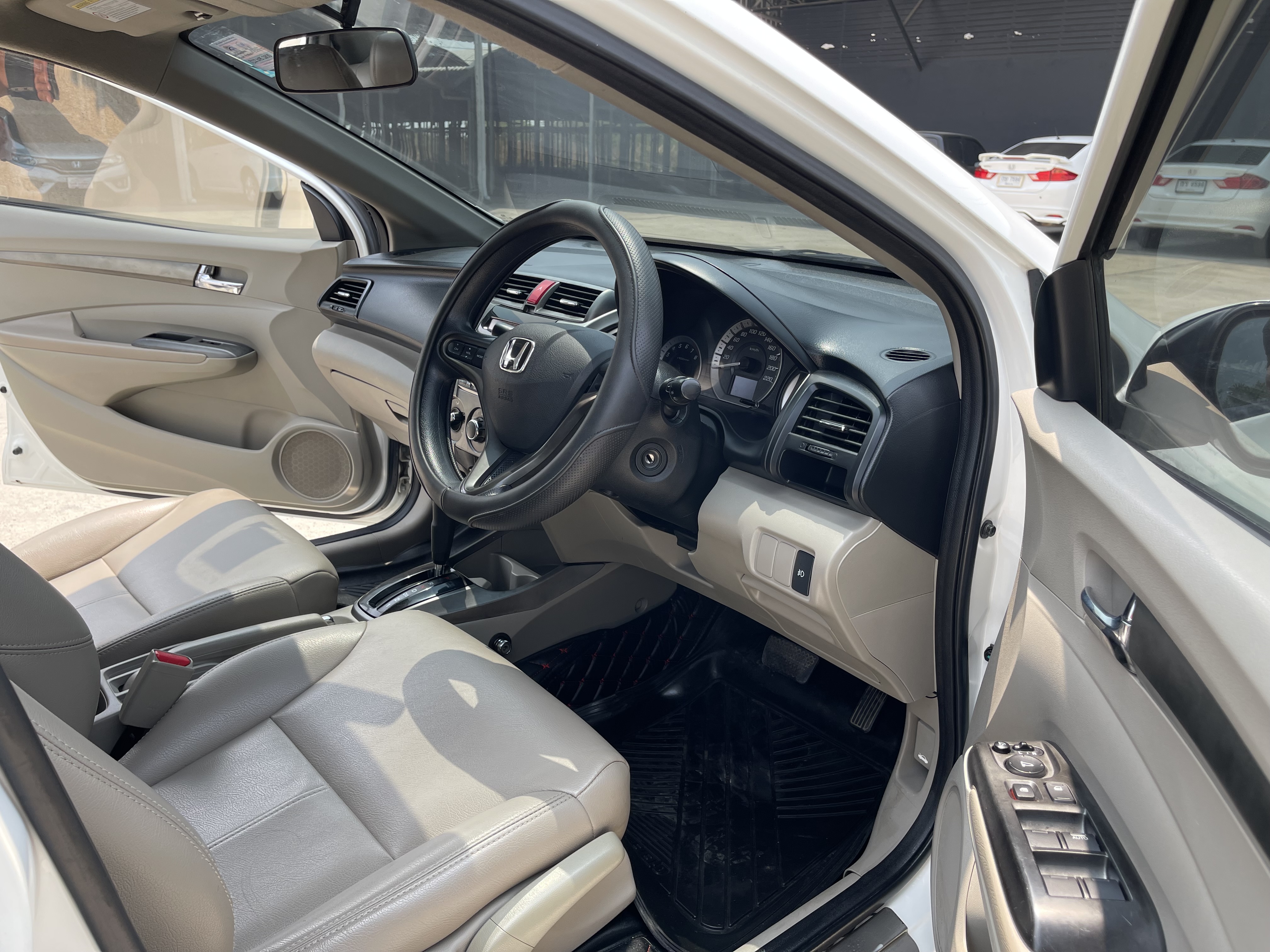 Honda City 1.5 SV At 2013 ขาว