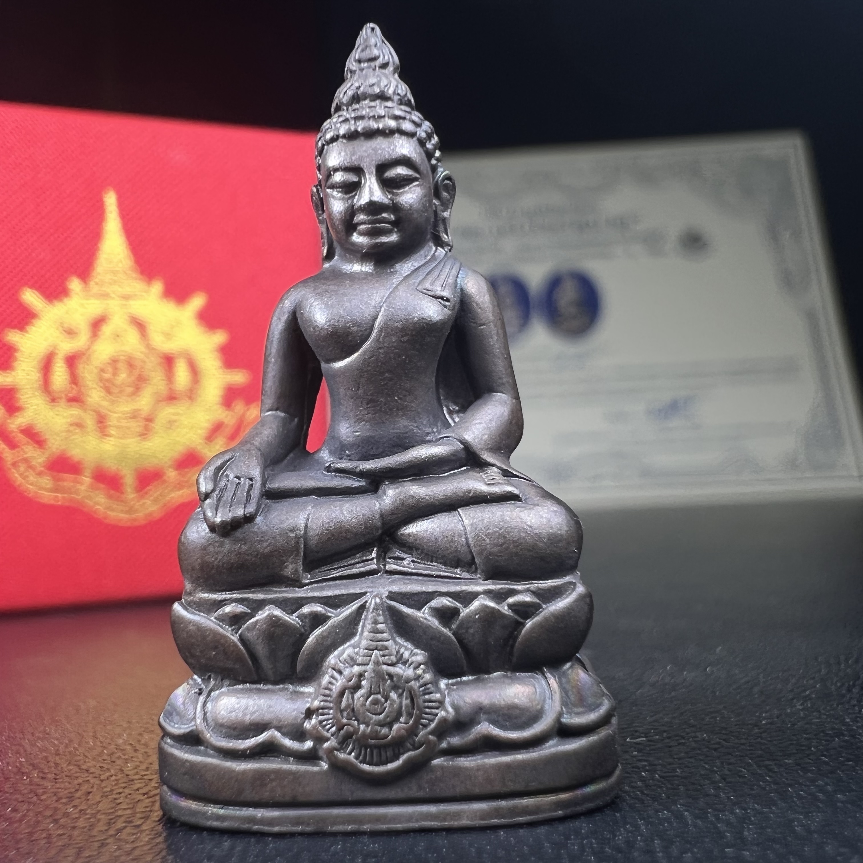 พระกริ่งไพรีพินาศ เฉลิมพระเกียรติ พระบาทสมเด็จพระเจ้าอยู่หัวรัชกาลที่9 พระชนมพรรษา 6 รอบ ปี2542 เนื้อนวโลหะผสมทองคำ(บรรจุเหล็กไหล)ดีนอก-ดีใน***องค์นี้สภาพสวยครบสมบูรณ์ มาพร้อมกล่องเดิมและใบรับรองจากผู้จัดสร้างแบบนี้หายากมาก***