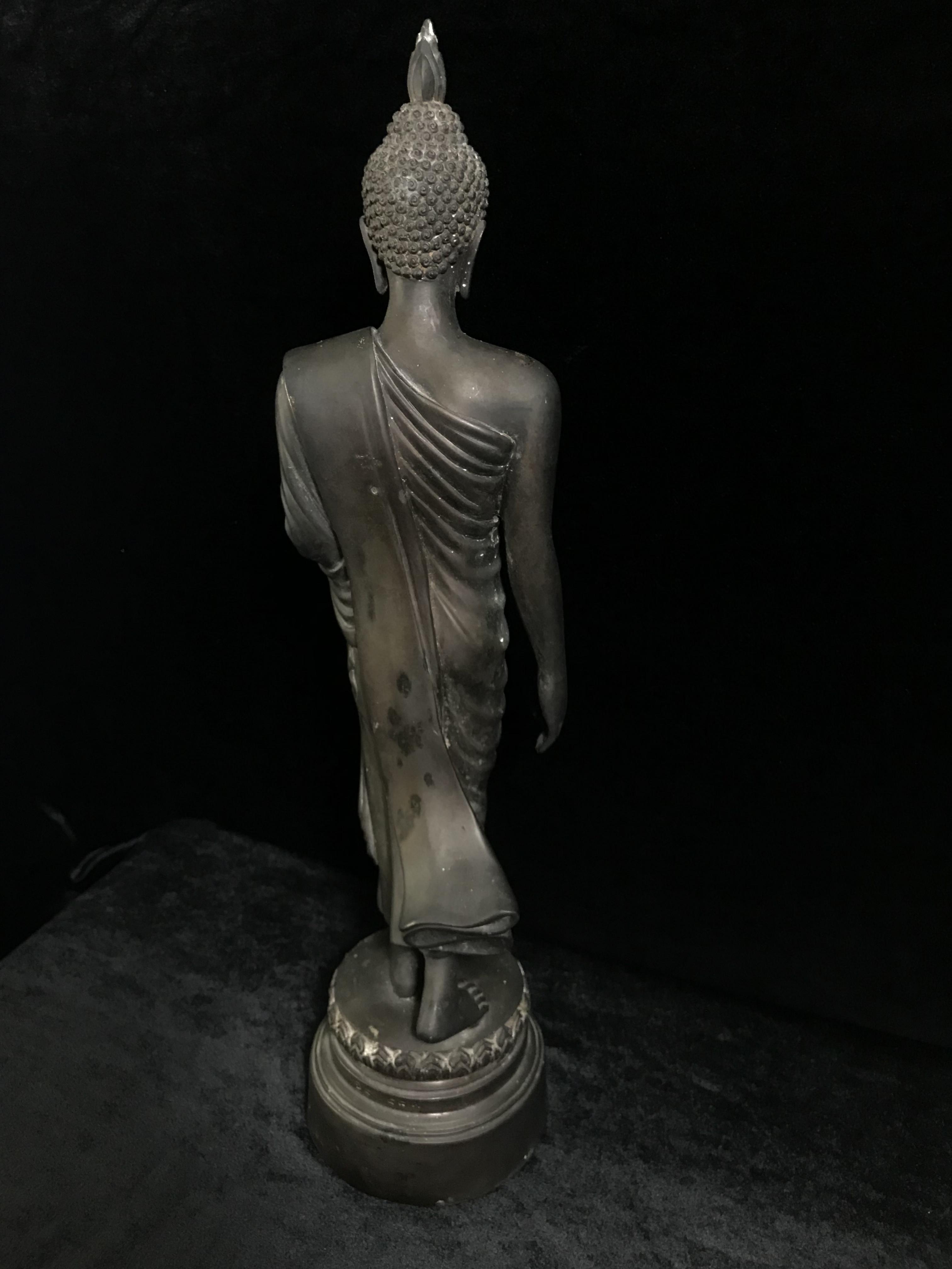 พระบูชา 25พุทธศตวรรษ พระศรีศากยะทศพลญาณ ประธานพุทธมณฑลสุทรรศน์ ปี 2531 ตราสัญลักษณ์พระราชพิธีรัชมังคลาภิเษก ปี 2531 หมายเลข (๑๕)๕๘๓ ขนาดความสูง 15 นิ้ว รวมฐานสูง 18 นิ้ว(นิยมหายาก)