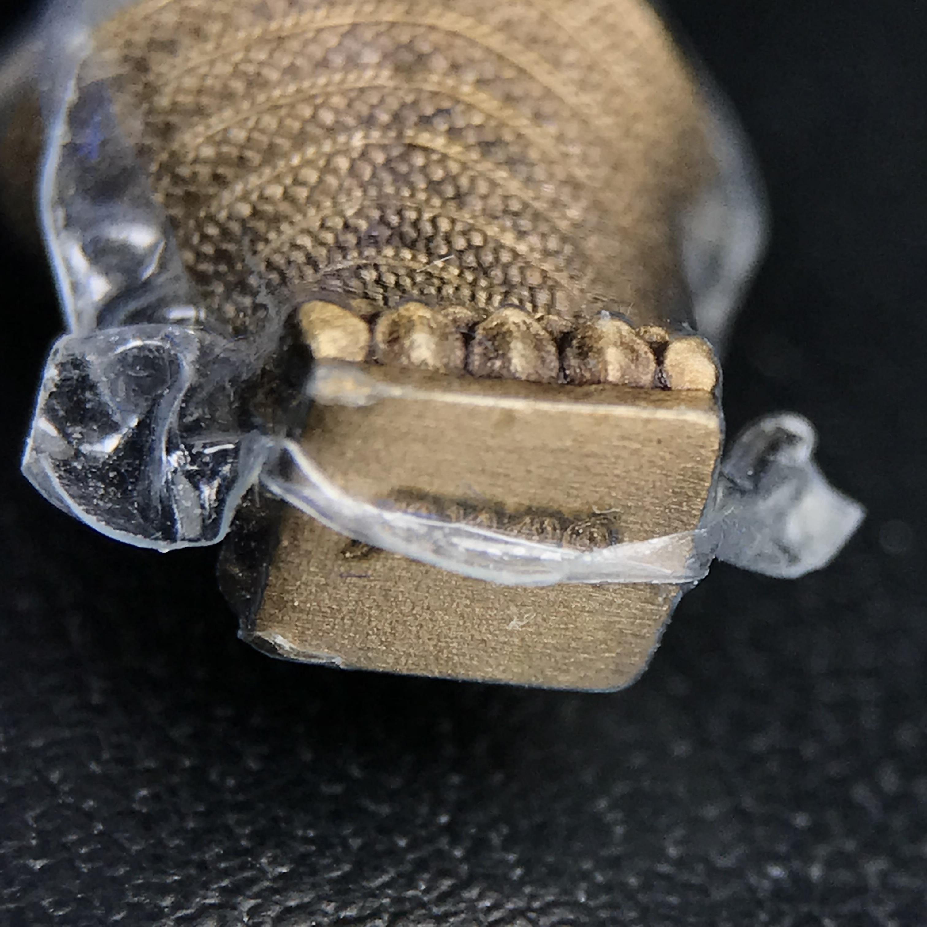 พระพุทธสิรินาคเภษัชยคุรุจุฬาภรณ์ ที่ระลึกโรงพยาบาลจุฬาภรณ์ พระกริ่งเงินฐานบรอนซ์ ขนาดความสูง 2.7 เซนติเมตร สภาพสวย ซีนซองกล่องบรรจุเดิมครบ องค์หมายเลข ๑๗๙๗