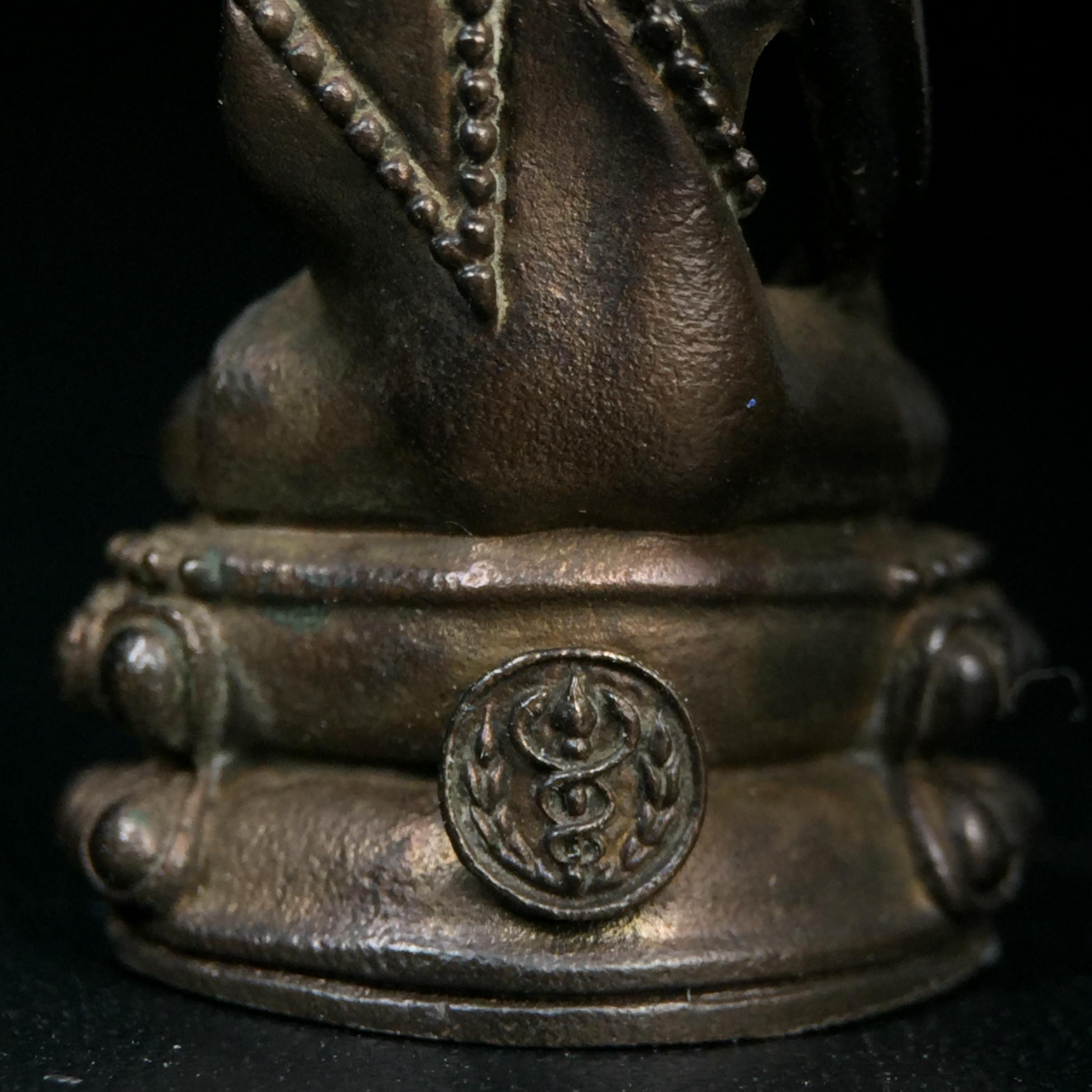 พระกริ่งศิรากาศ ภปร.(พระกริ่งคุ้มเกล้า)วัตถุมงคล"คุ้มเกล้าฯ" มูลนิธิ “คุ้มเกล้า” ในพระบรมราชูปถัมภ์ จัดสร้าง โรงพยาบาลภูมิพล เนื้อนวโลหะ(พิมพ์หน้าไทย)(ในหลวงรัชกาลที่9เสด็จเททอง)(พิธีใหญ่)(นิยม)