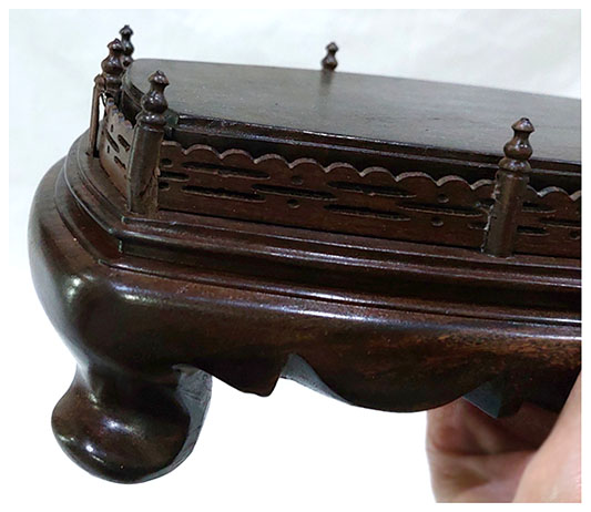 💥SALE!💥กี๋หรือฐานไม้มีซุ้มรั้ว สี่เหลี่ยมผืนผ้า หน้าท๊อปยาว21cmx8.5cm