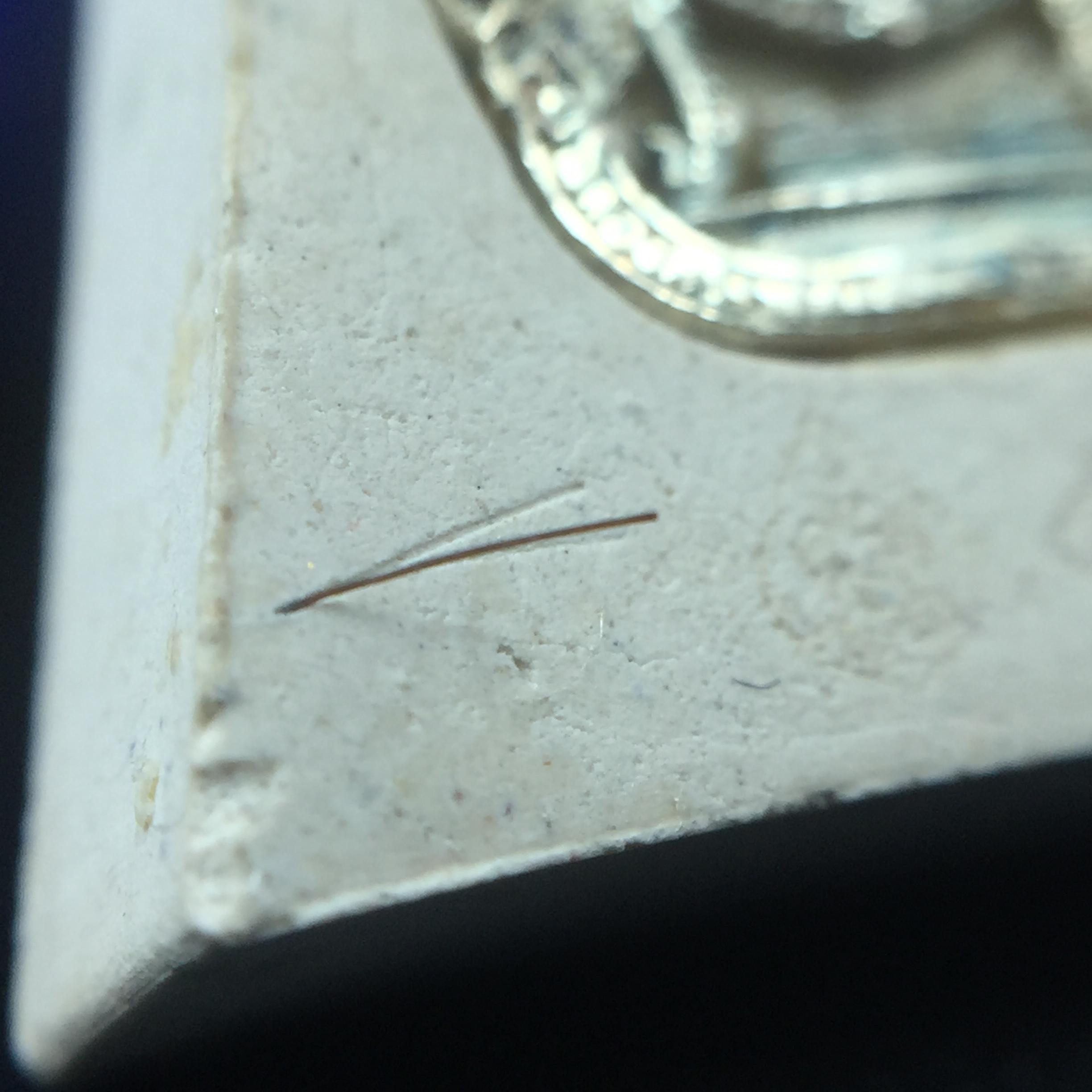 พระแก้วมรกต(จำลอง)ทรงเครื่องฤดูร้อน พระผงบูชา ด้านหน้าปิดทอง ด้านหลังตราฉลองสิริราชสมบัติครบ 60ปี เนื้อเงินขึ้นสีรุ้งธรรมชาติสร้างสรรค์งดงาม(รุ่นนี้ได้พระราชทานเส้นพระเจ้า(เส้นผม)รัชกาลที่9ในการจัดสร้าง)***องค์นี้พิเศษมองเห็นเส้นผมติดอยู่ด้านหลังชัดเจน***