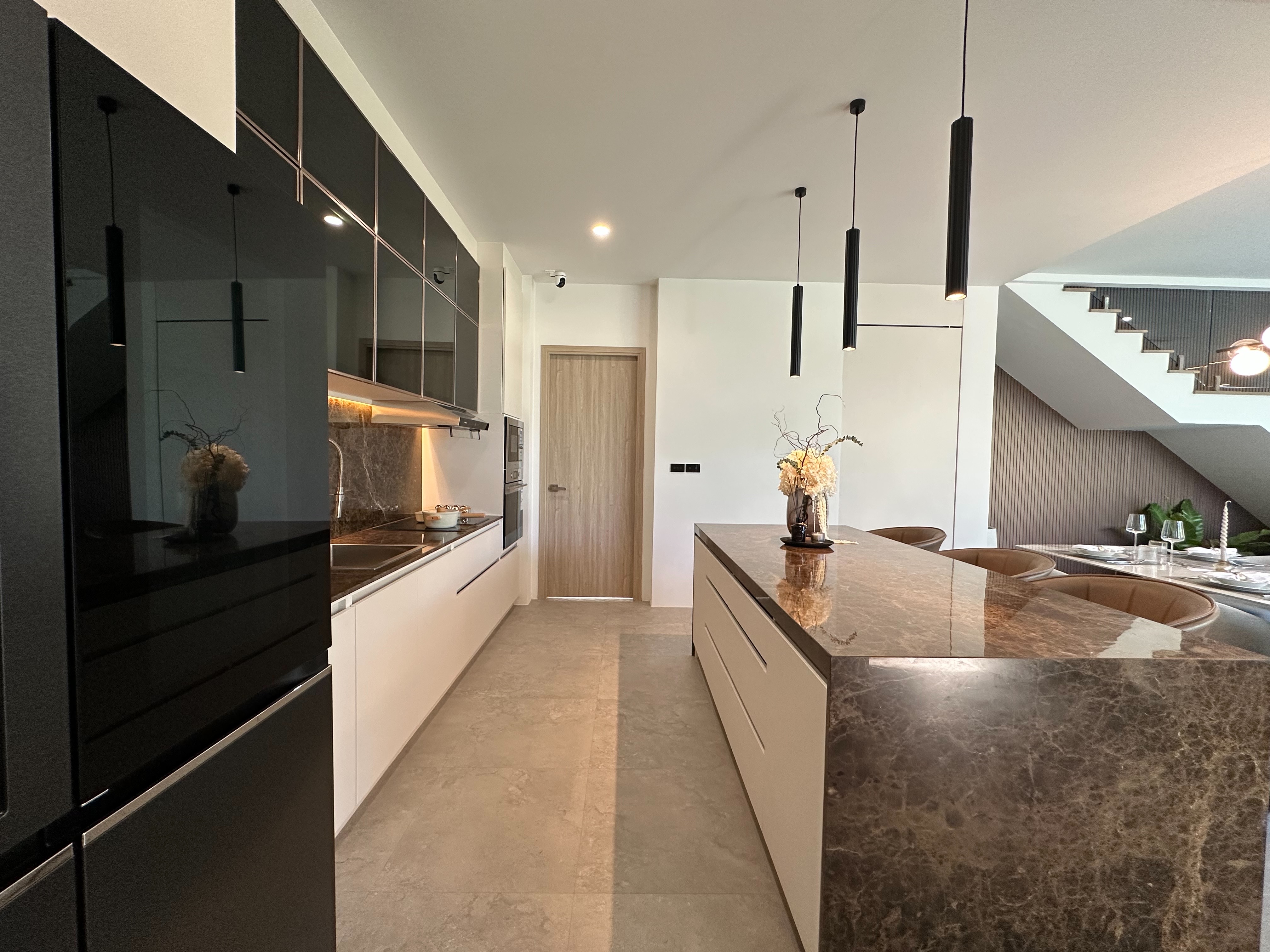 For Sales : Kathu-Patong, Luxury Pool Villa, 4 Bedrooms 4 Bathrooms