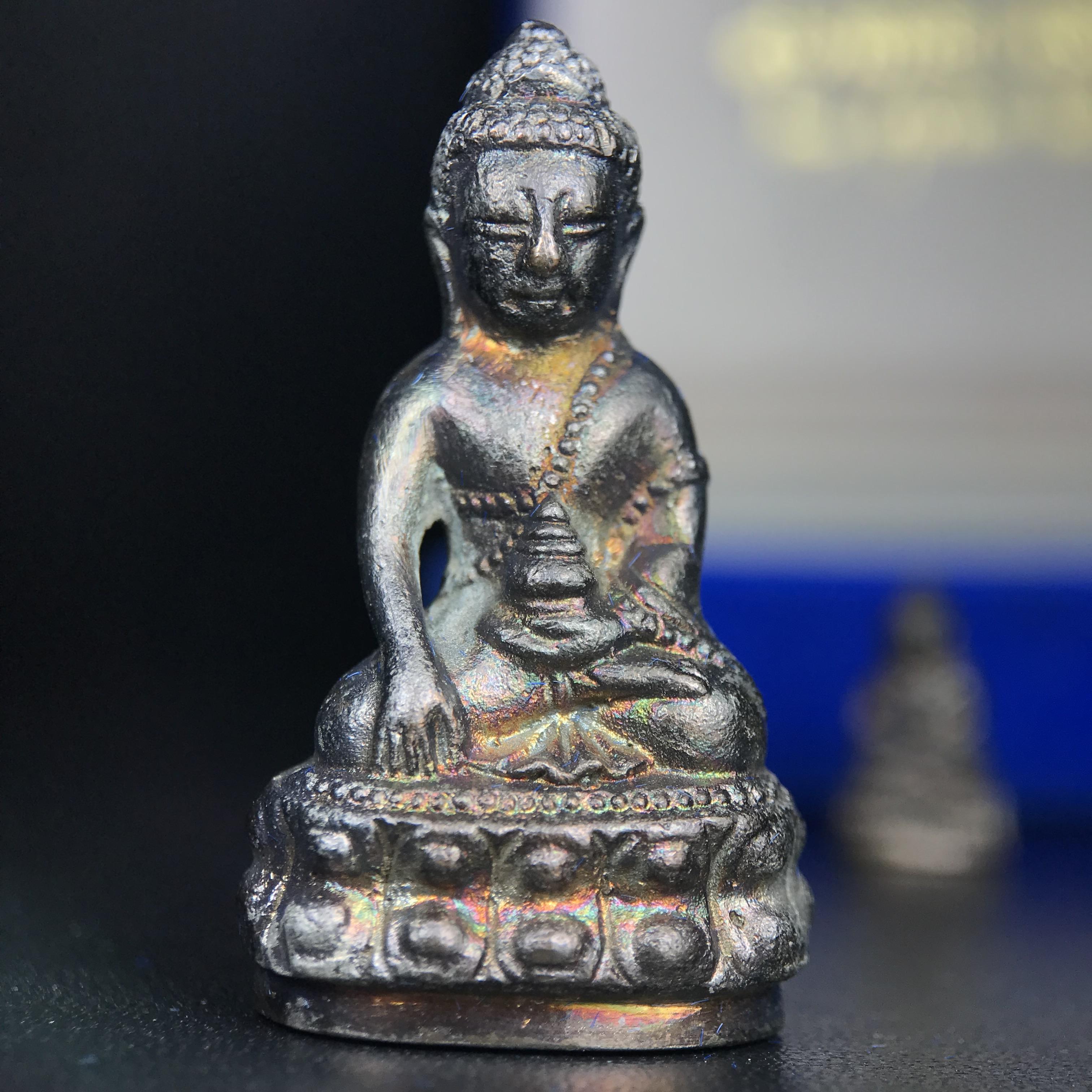 พระกริ่ง-พระชัยวัฒน์ สว. 90 พรรษาสมเด็จย่า ปี2533 เนื้อนวโลหะ(แก่ทองคำผสมทองคำเยอะมากรุ่นนี้)(ในหลวงรัชกาลที่9เสด็จในพิธี)(หล่อแบบโบราณอุดมวลสาร 108 แบบฉบับพระกริ่งใหญ่สายวัดสุทัศน์ พระสังฆราช(แพ))(1 ใน 3000 ชุด) หายาก(***องค์นี้ผิวเนื้อนวโลหะสวยมาก***)