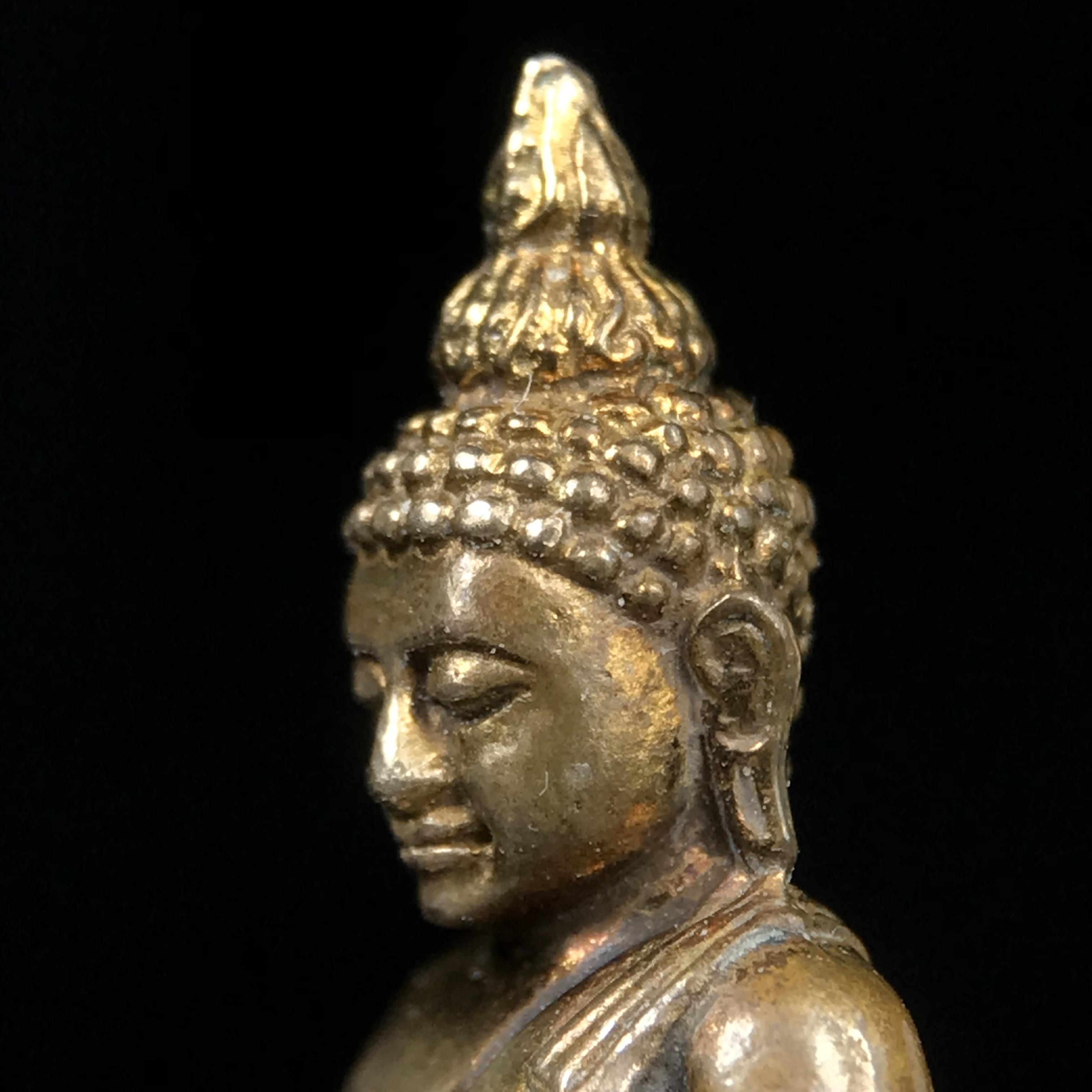 พระกริ่งไพรีพินาศ บรรจุเหล็กไหล ครั้งแรกและครั้งเดียวในประวัติศาสตร์ เฉลิมพระเกียรติ พระบาทสมเด็จพระเจ้าอยู่หัวรัชกาลที่9 พระชนมพรรษา 6 รอบ ปี2542 เนื้อสัมฤทธิ์(บรรจุเหล็กไหล)ดีนอก-ดีใน พิธีใหญ่ มวลสารเด่น(พิเศษกรรมการ ตอก 2 โค๊ต หมายเลข ๒๒๑๘)หายาก