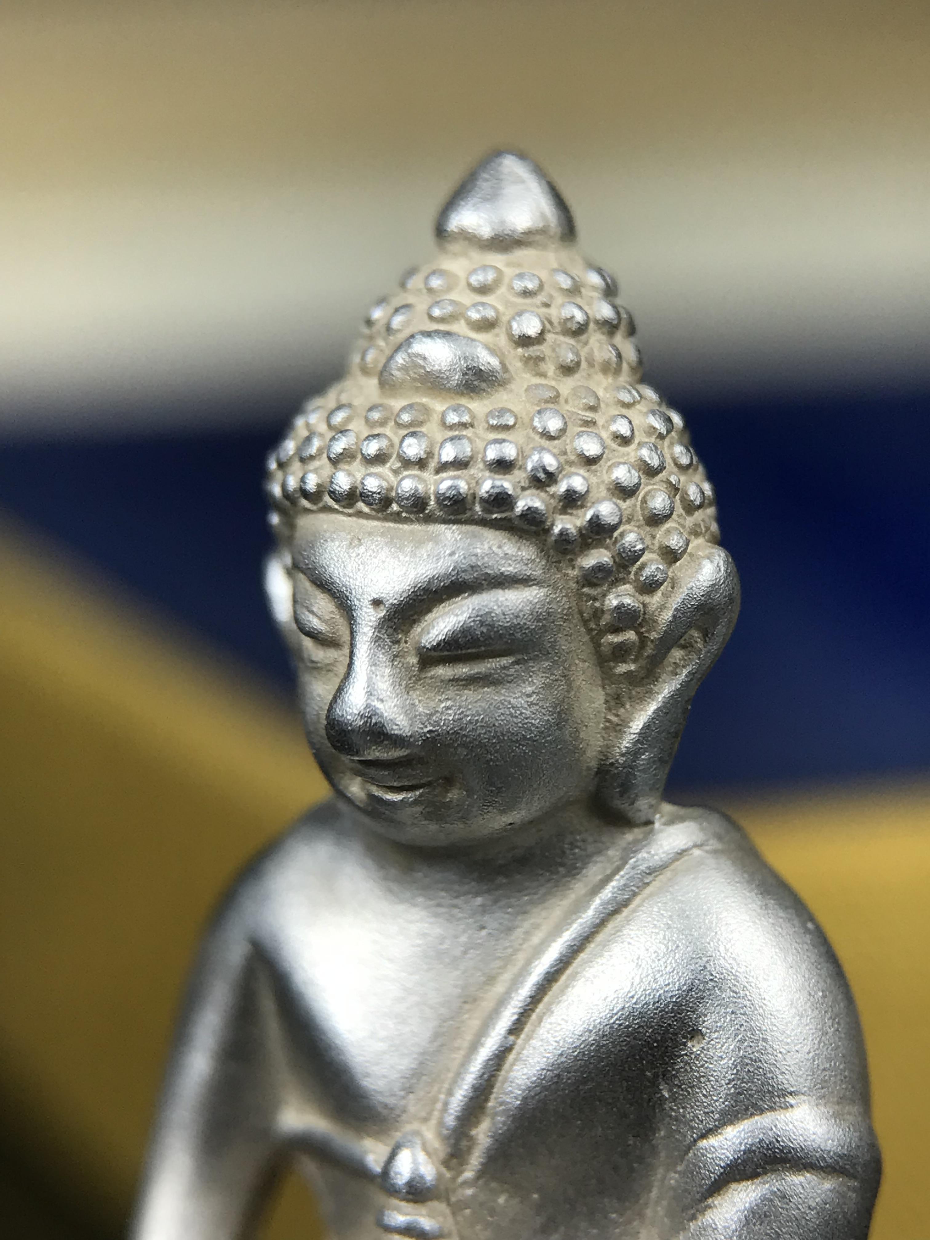 พระกริ่งสมเด็จญาณ วัดบวรนิเวศวิหาร เนื้อเงินบริสุทธิ์ 92.5% ตรากาญจนาภิเษกทองคำ(เนื้อทองคำแท้) พระราชทานแจกเมื่อ 3 ตุลาคม 2538 จัดสร้างในวโรกาส สมเด็จพระญาณสังวร สมเด็จพระสังฆราช ฉลองพระชนมายุครบ 82 พรรษา และฉลองครองราชสมบัติครบ 50 ปี รัชกาลที่ 9 (หายาก)