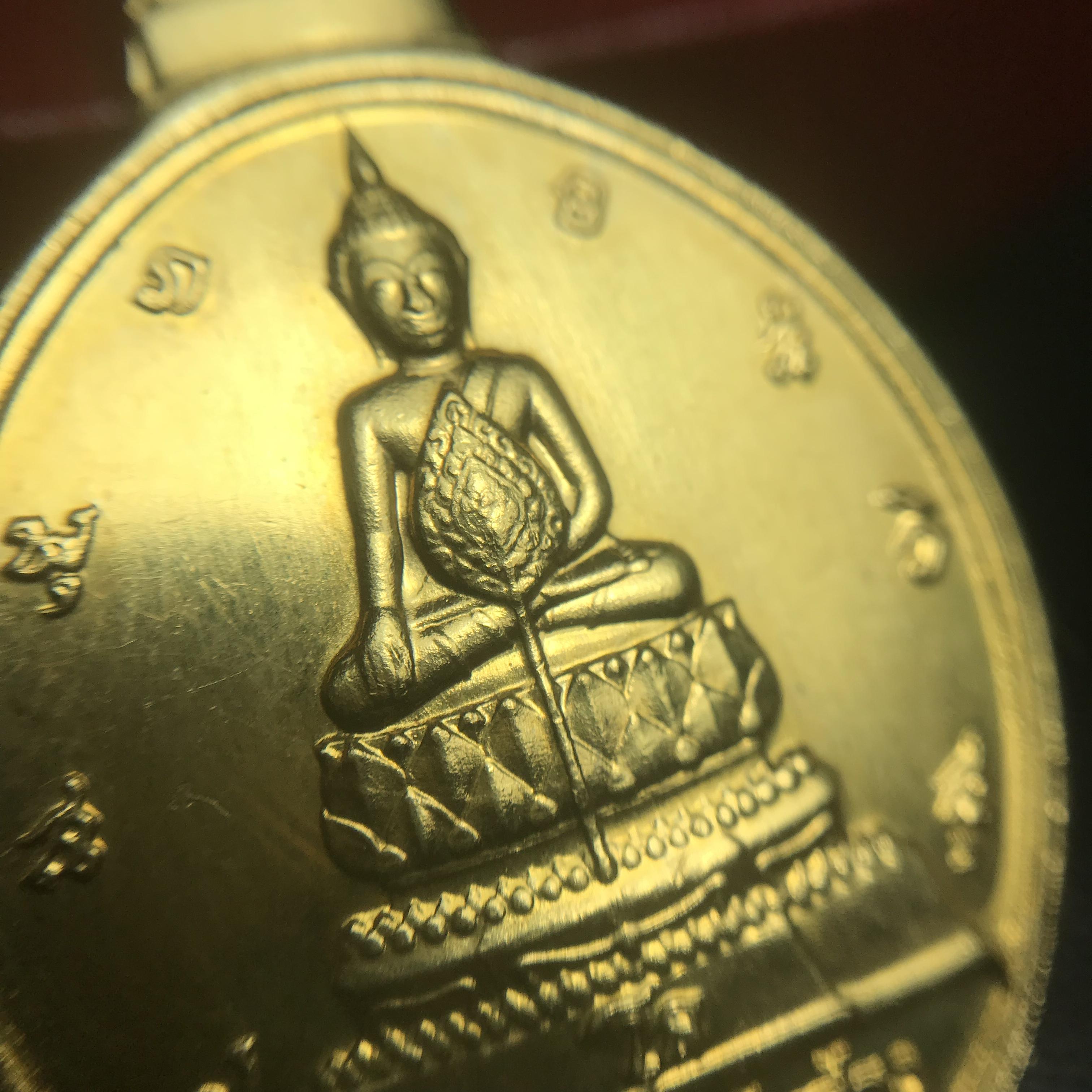 เหรียญพระชัยหลังช้าง ภปร. ปี2530 เนื้อทองคำ พิมพ์ใหญ่ 15กรัม(หนักหนึ่งบาท) พิธีใหญ่ นิยม สภาพสวย กล่องบรรจุเดิมครบ หายากมาก