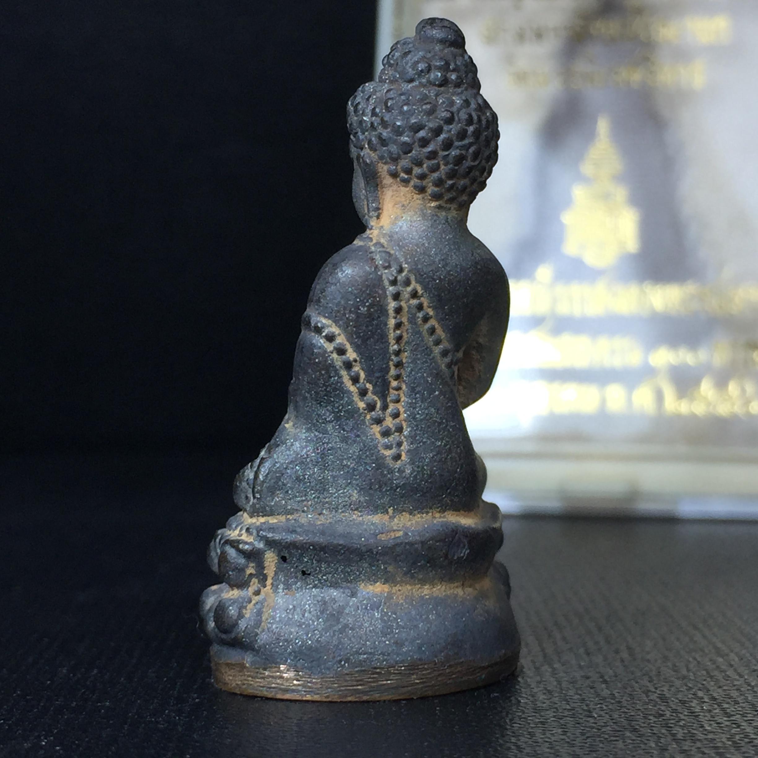 พระกริ่งชินบัญชรฉลองพระชันษา 100 ปี สมเด็จพระญาณสังวร วัดบวรนิเวศวิหาร ปี 2556 เนื้อนวโลหะผสมทองคำก้นทองแดง พิธีใหญ่ มวลสารเด่น นิยม(1 ใน 2556 องค์)