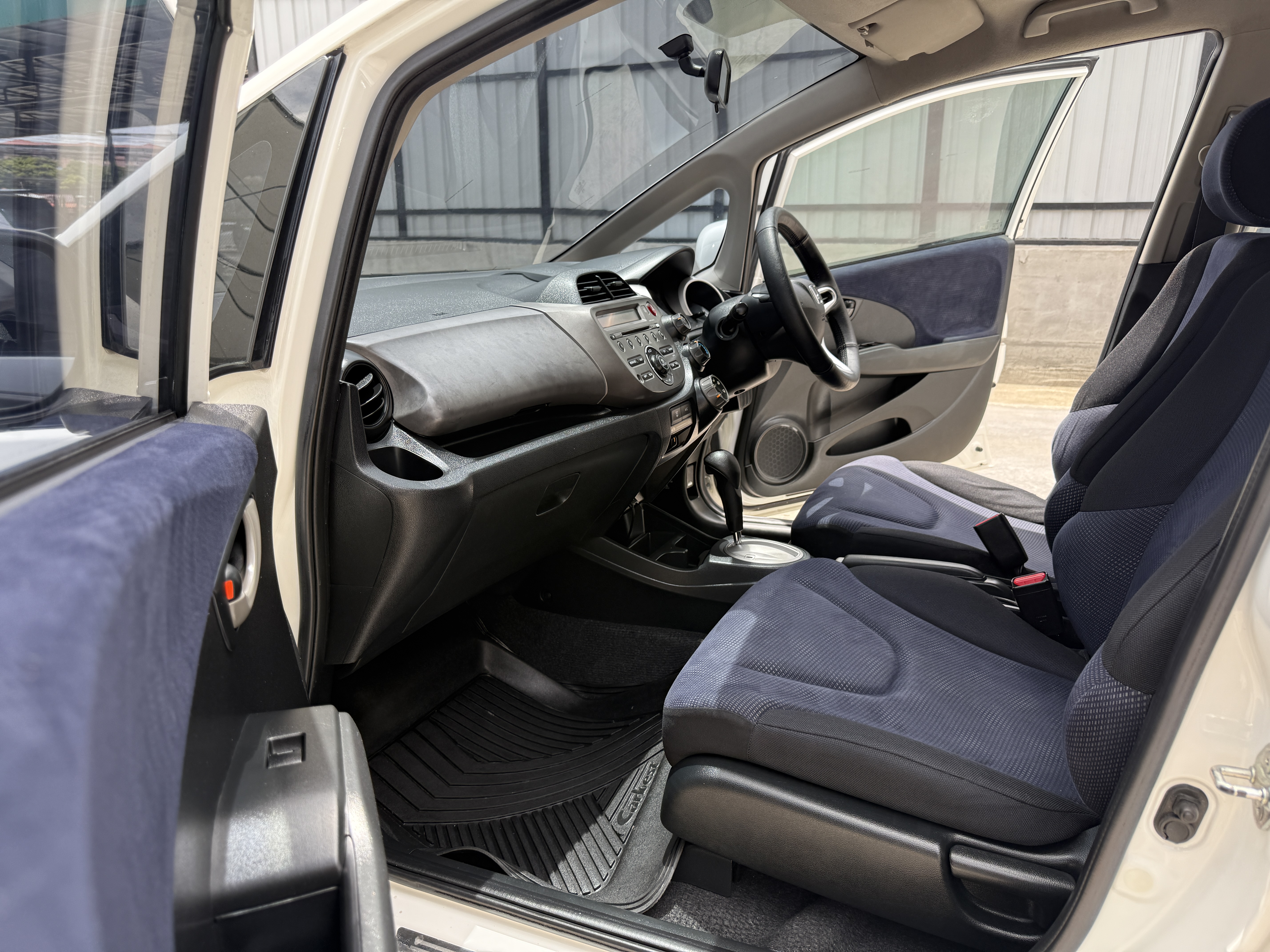 Honda Jazz 1.5 V At 2014 ขาว