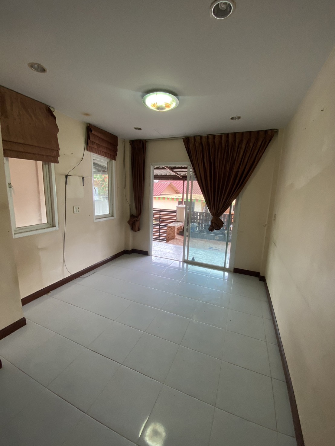 For Sale : Wichit, 2-Story Town House, 3 Bedrooms 3 Bathrooms