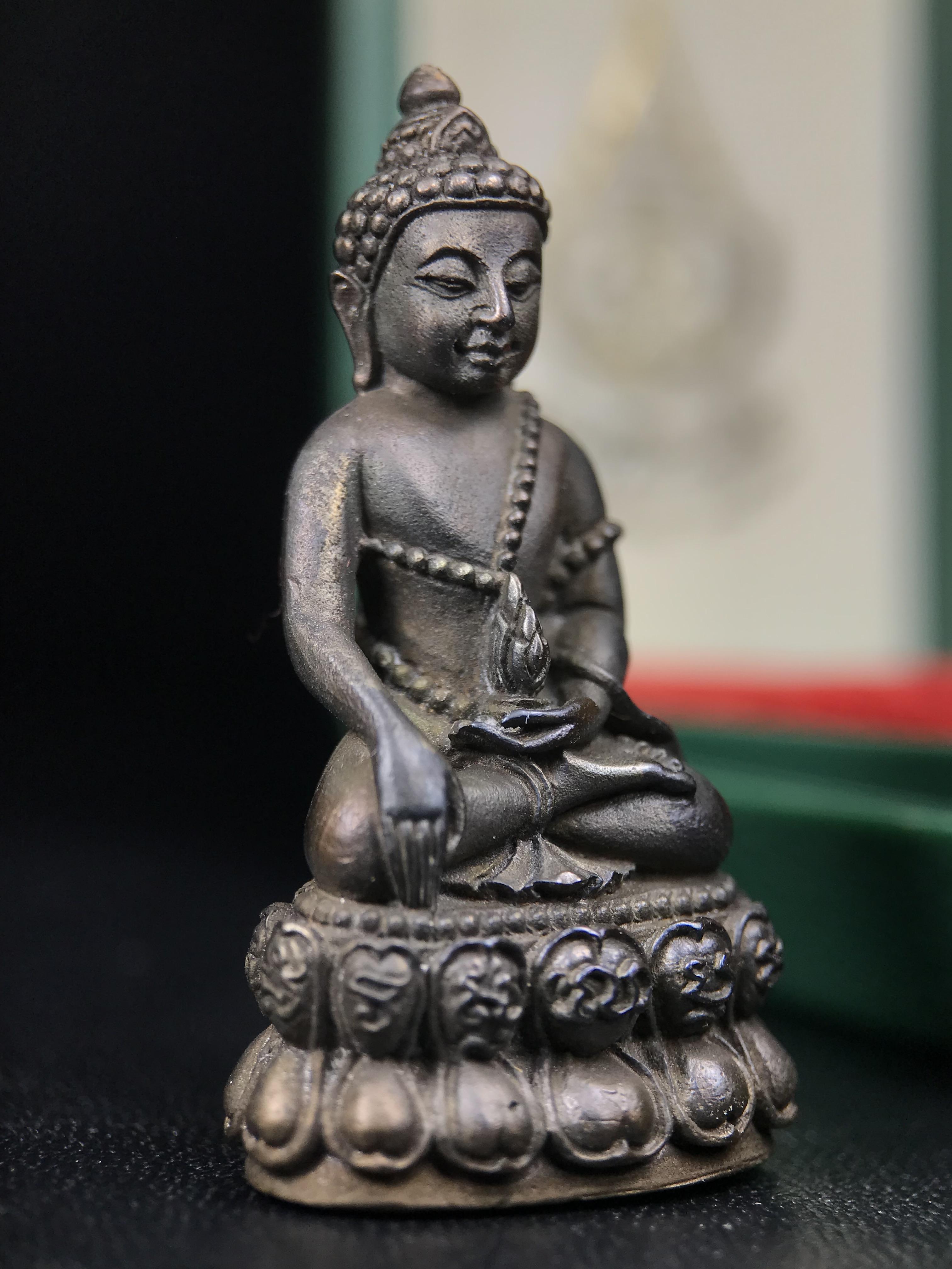 พระกริ่งวาสนา สมเด็จพระสังฆราช(วาสน์)วัดราชบพิธฯ ปี 2531 เนื้อนวโลหะ สร้างเป็นที่ระลึกในคราวที่สมเด็จพระอริยวงศาคตญาณ สมเด็จพระสังฆราช(วาสน์ วาสโน)มีพระชนมายุครบ90พรรษา(ในหลวง ร.9 เสด็จในพิธี)งานแกะแม่พิมพ์โดย นายช่างเกษม มงคลเจริญ)(1ใน1991องค์)