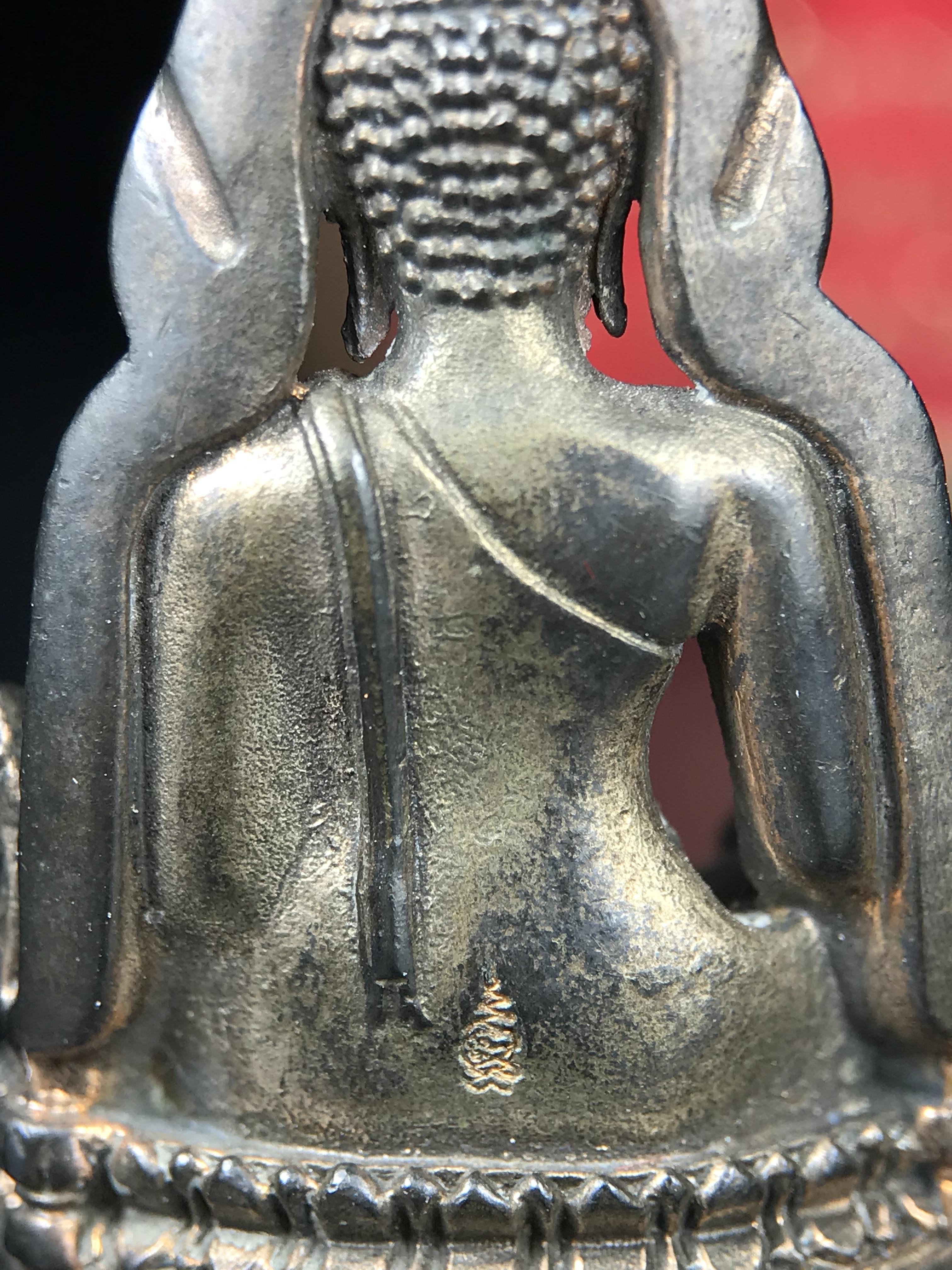 พระพุทธชินราชอินโดจีนมหาจักรพรรดิ อนุสรณ์ 100 ปี พิษณุโลกพิทยาคม (โรงเรียนชาย) พิธีจักรพรรดิมหาพุทธาภิเษก ปี 2542 เนื้อนวโลหะ(เต็มสูตรแก่ทองคำ) พิธีใหญ่มวลสารดีเกจิอาจารย์ยอดนิยมร่วมปลุกเสก*** ตอกโค้ดและหมายเลข*** 1 ใน 999 องค์ ยอดนิยมหายาก