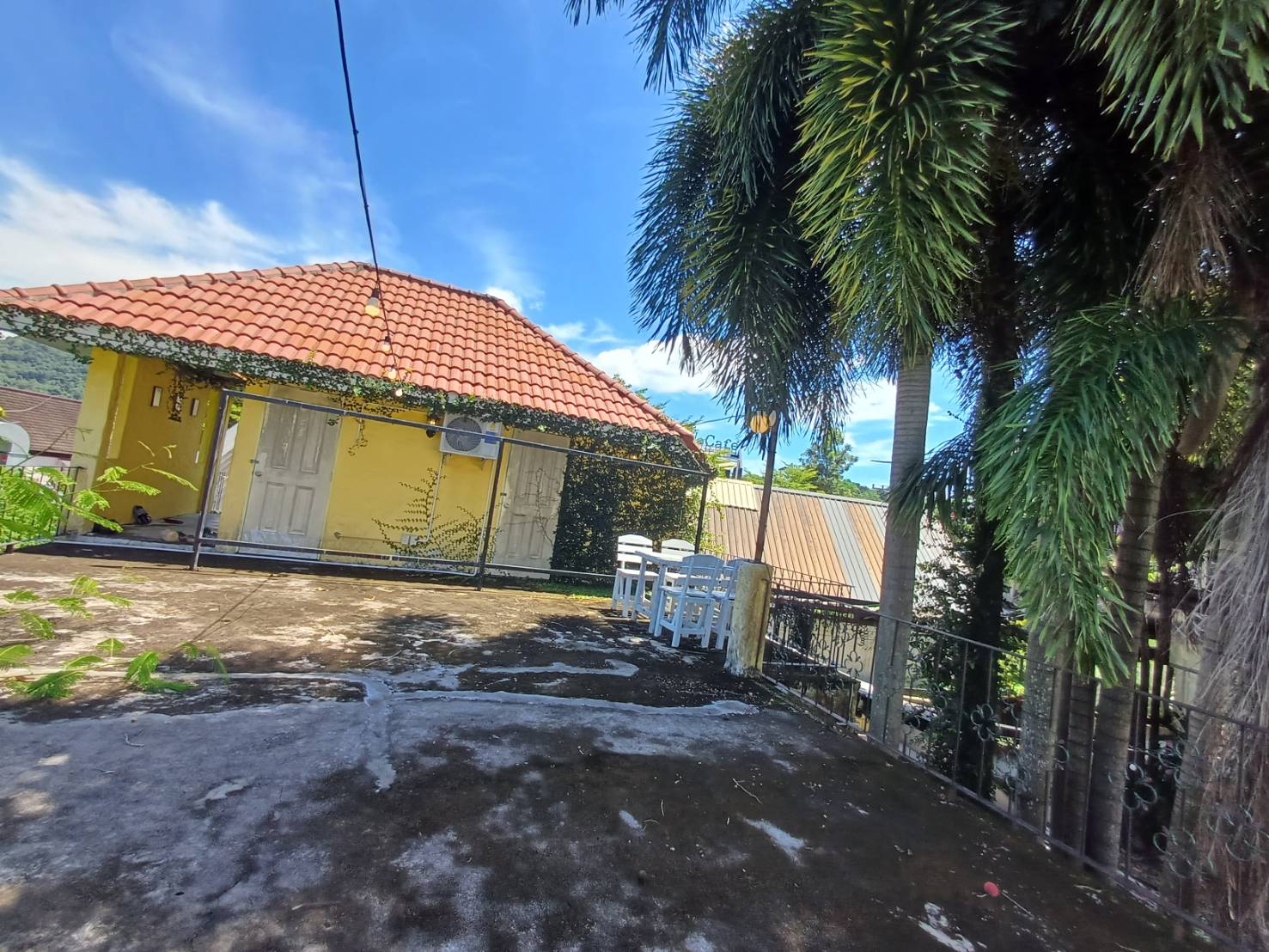 For Rent : Talat Yai, Bar&Restaurant, 2 Rooms 3 Batrooms