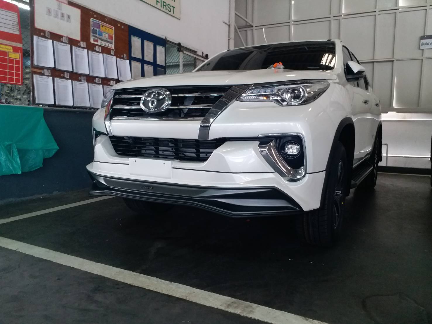 Toyota Fortuner 2016 Access body kits by Amotriz