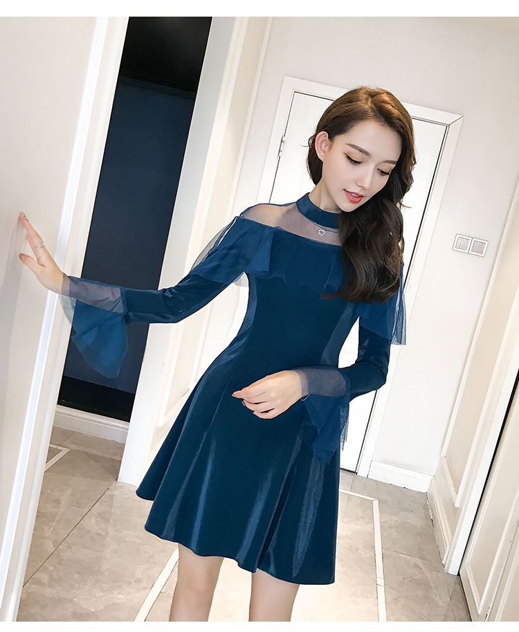 ชุดเดรสสั้นผ้าโพลีเอสเตอร์กึ่งผ้ายืดสีเขียวอมน้ำเงิน แขนยาว ตกแต่งผ้าโปร่ง สวยทันสมัย