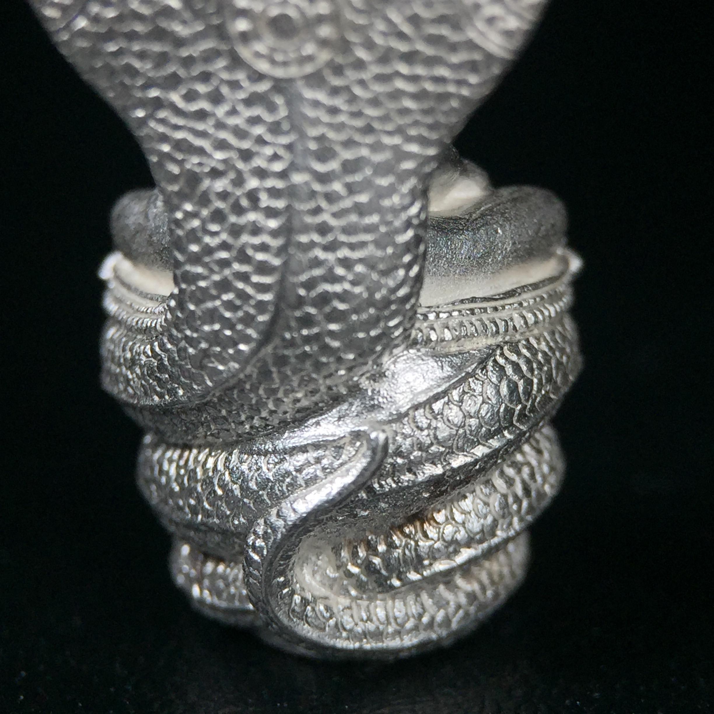 พระพุทธรูปนาคปรกปางมารวิชัย สธ. เนื่องวโรกาสสมเด็จพระเทพรัตนราชสุดาฯ ทรงเจริญพระชนมายุครบ 3 รอบ ปี2534 พิธีพุทธาภิเษก ณ วัดบวรนิเวศวิหาร โดยมีสมเด็จพระญาณสังวร สมเด็จพระสังฆราชเป็นองค์ประธาน(พิธีใหญ่ มวลสารดี พุทธศิลป์งดงาม)พระกริ่งเนื้อเงินพบเจอน้อยหายาก