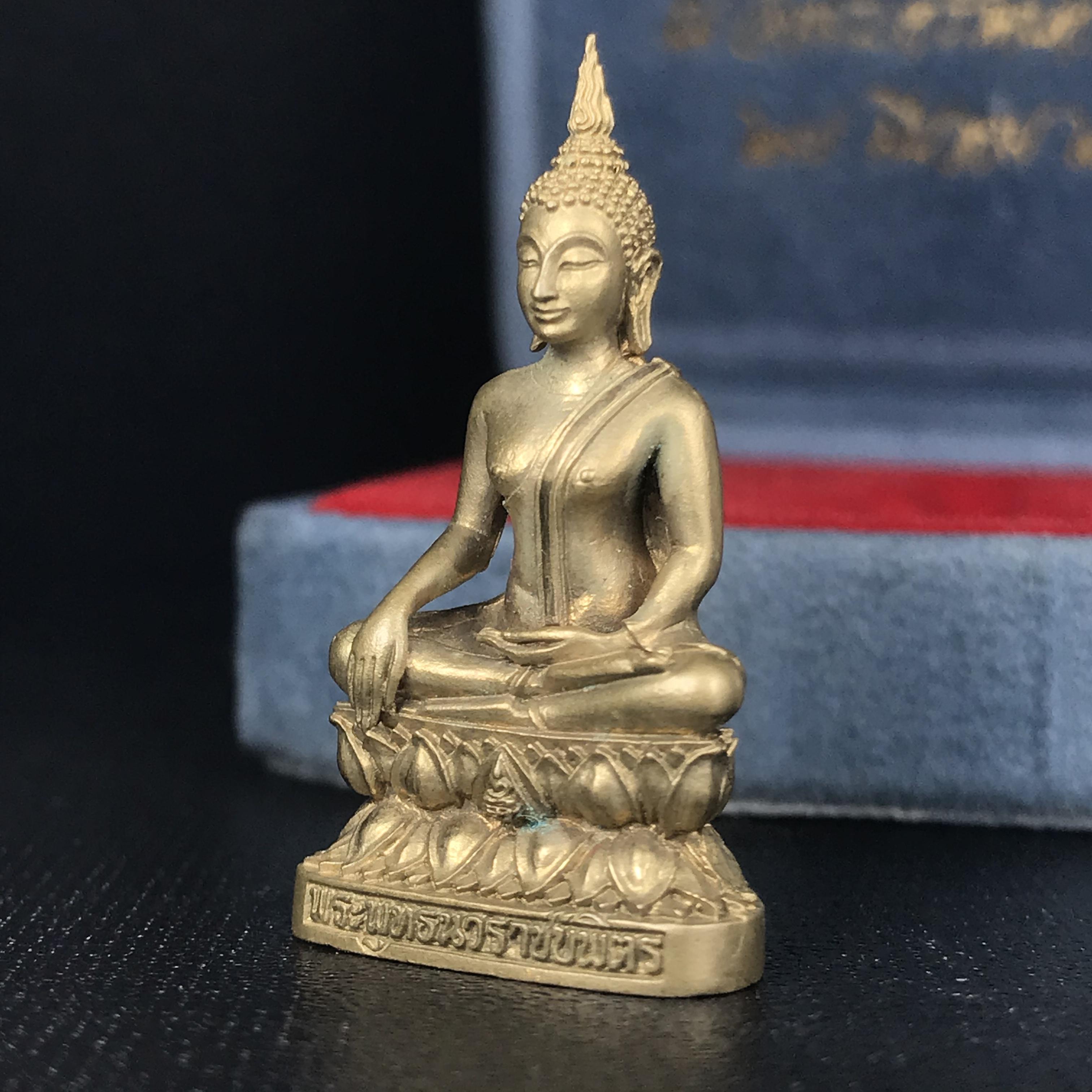 พระกริ่งพระพุทธนวราชบพิตร ครองสิริราชสมบัติครบ 50 ปี พ.ศ.2540 เนื้อทอง93 ชุดพระราชทาน(หายาก)