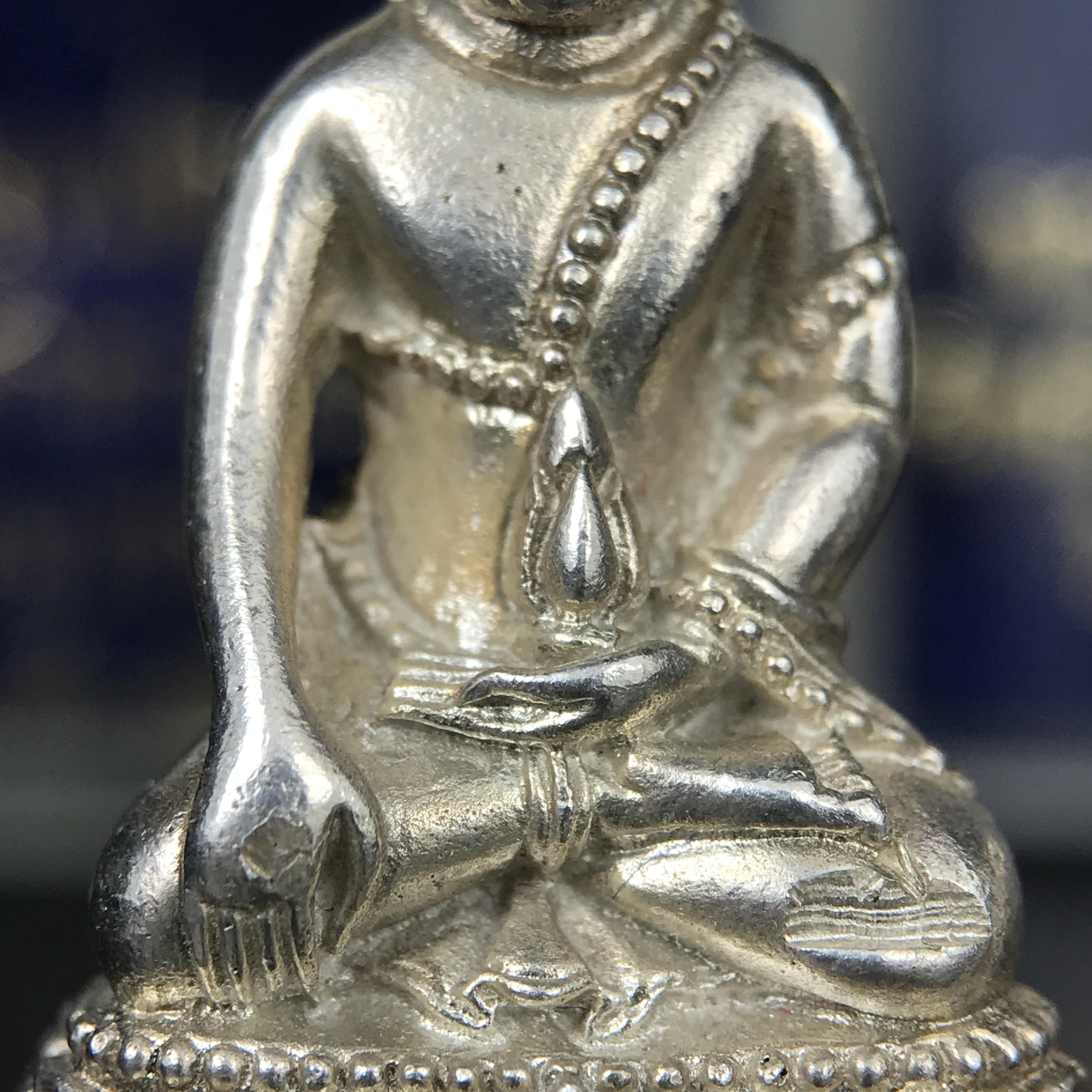 พระกริ่งนวปทุม ภปร.-พระชัยวัฒน์นวปทุม ภปร.-พระกริ่งไพรีพินาศ ภปร. รุ่นแรก วัดปทุมวนาราม ครบชุดเนื้อเงิน ปี2535(ในหลวงรัชกาลที่9เสด็จเททอง)(1ใน3000องค์)หายาก***เก็บทีเดียวครบชุดไปเลยรุ่นนี้ แนะนำ....ตอนนี้หายากแล้ว***