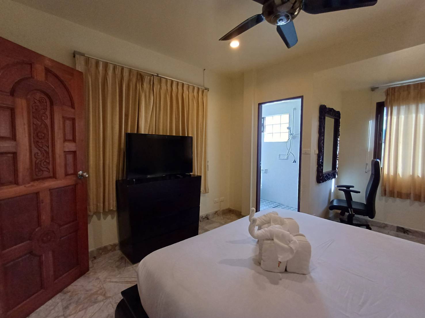 For Rent : Patong, Thai style townhouse, 2 bedroom 3 bathroom