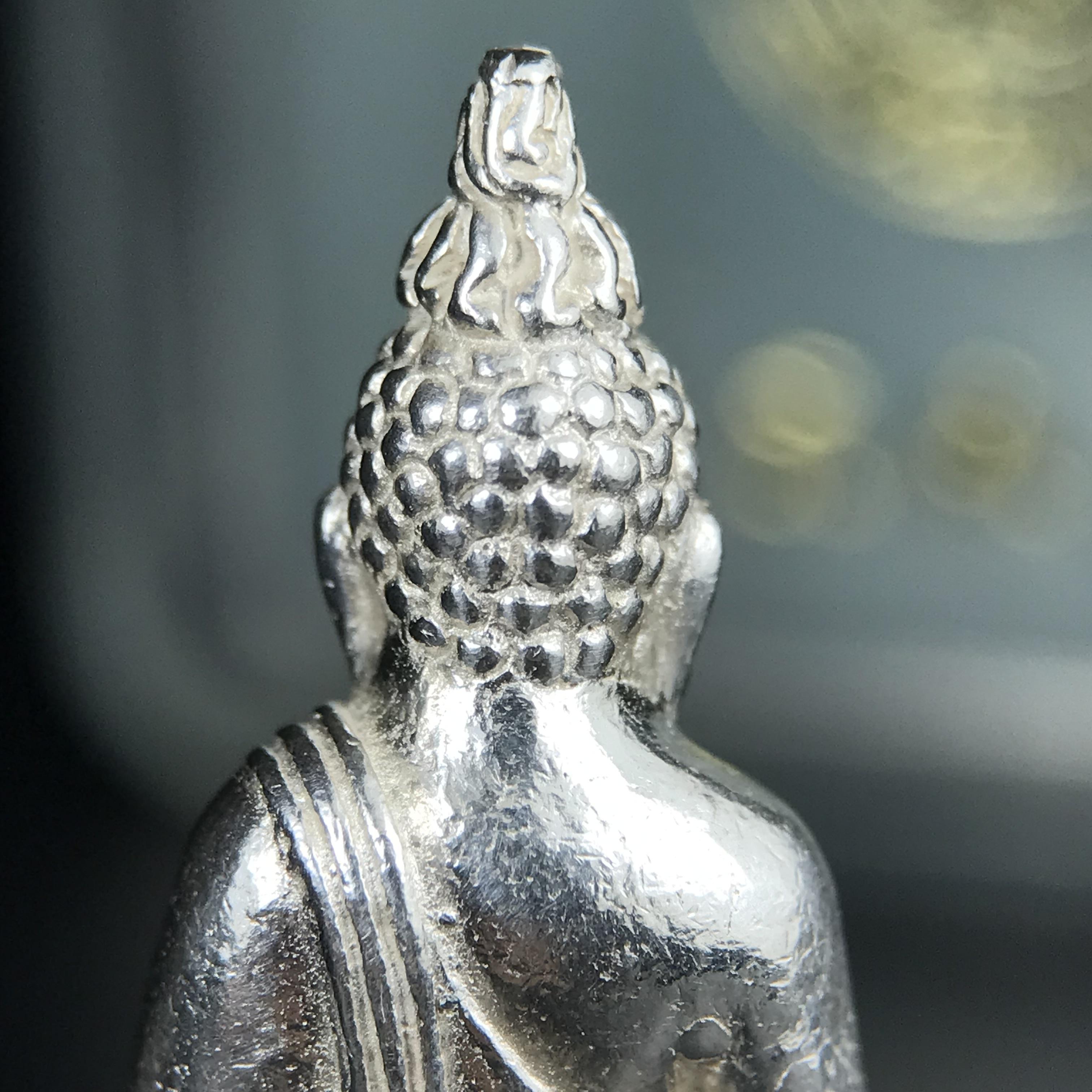 พระกริ่งไพรีพินาศ รุ่น ภปร. ราชวิทยาลัย ปี 2535 เนื้อเงิน(สภาพผิวขาวสวยใส)(ตอกโค้ดพระนามย่อ ญสส ใต้เศวตรฉัตร และ พระปรมาภิไธยย่อ ภปร.) ปลุกเสกโดยหลวงพ่อเปิ่น วัดบางพระและสมเด็จพระญาณสังวร สมเด็จพระสังฆราช วัดบวรนิเวศวิหาร(1 ใน 2535 องค์)