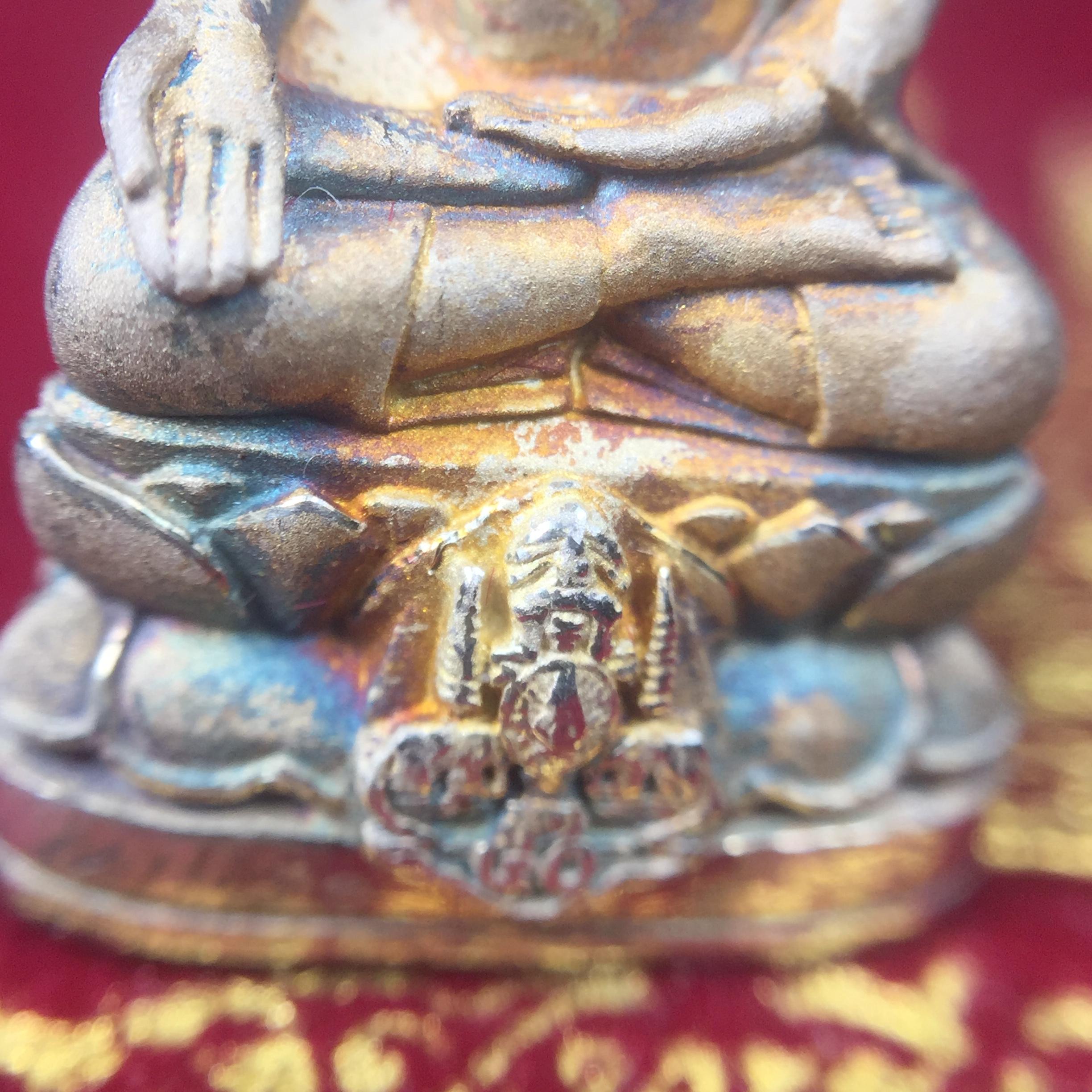 พระกริ่งไพรีพินาศ ตรากาญจนาภิเษก วัดบวรนิเวศวิหาร ที่ระลึกในหลวงรัชกาลที่9 ครองสิริราชสมบัติครบ 50 ปี เนื้อเงิน(สภาพผิวเดิม ขึ้นสีรุ้งธรรมชาติ สวยแบบนิยม)พร้อมกล่องบรรจุเดิม หมายเลข 5493