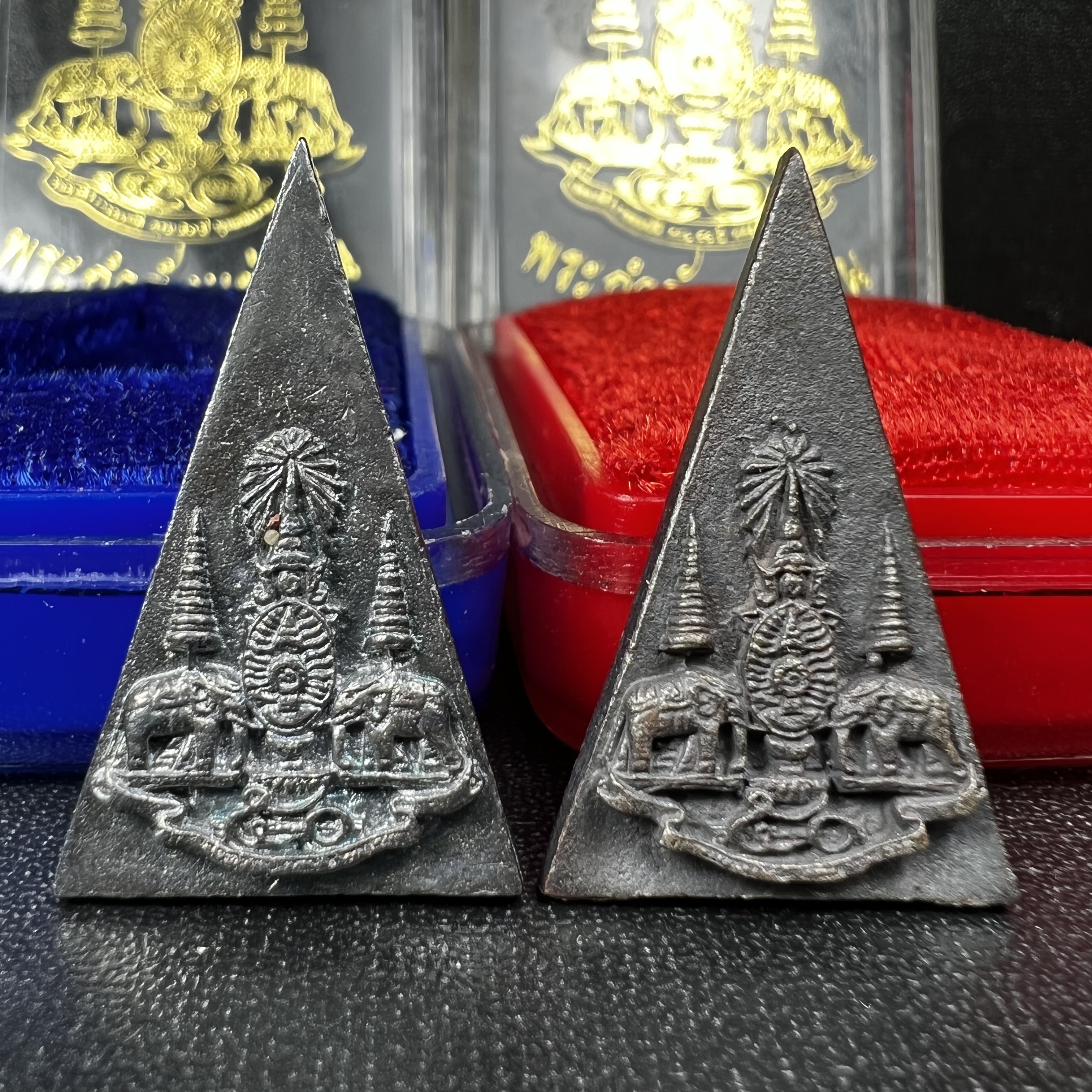 พระกำลังแผ่นดิน (สมเด็จจิตรลดา2) จัดสร้างเฉลิมพระเกียรติ ร.9 ครองราชย์ 50 ปี 2539 เนื้อเงิน+เนื้อนวโลหะ(สร้างน้อยหายาก)พร้อมกล่องบรรจุเดิม(1ใน2539องค์)