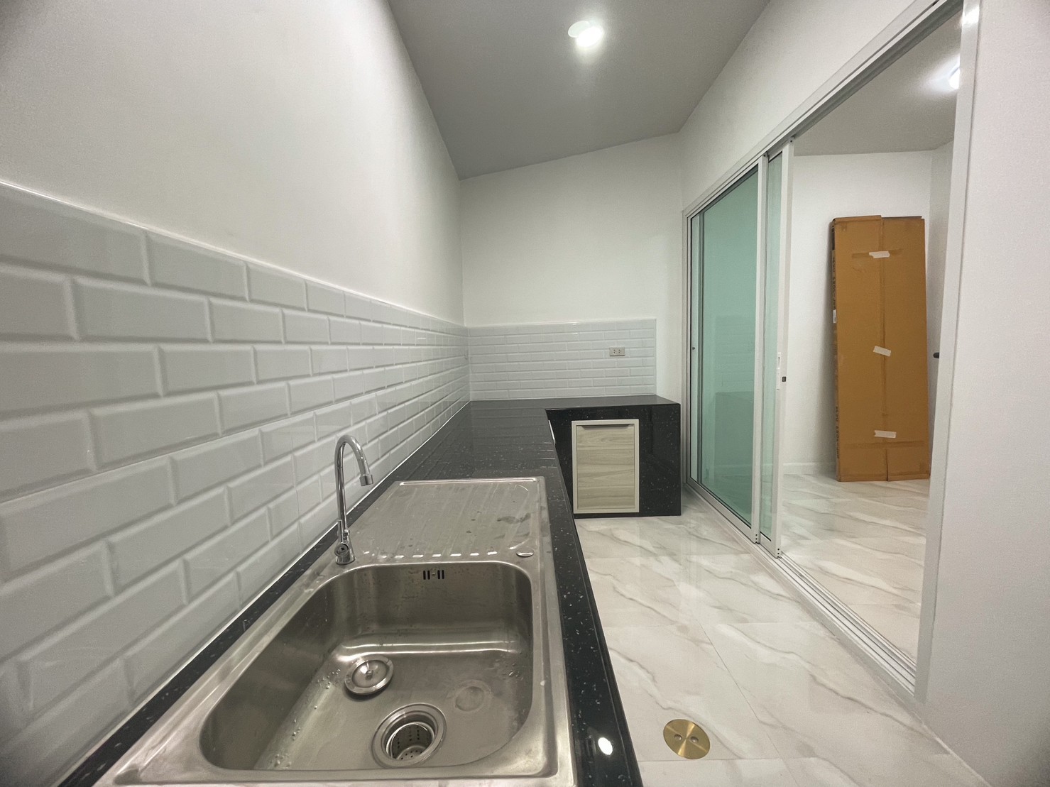 For Sale : Talad Yai, 2-Storey Townhome, 3 Bedrooms 2 Bathrooms