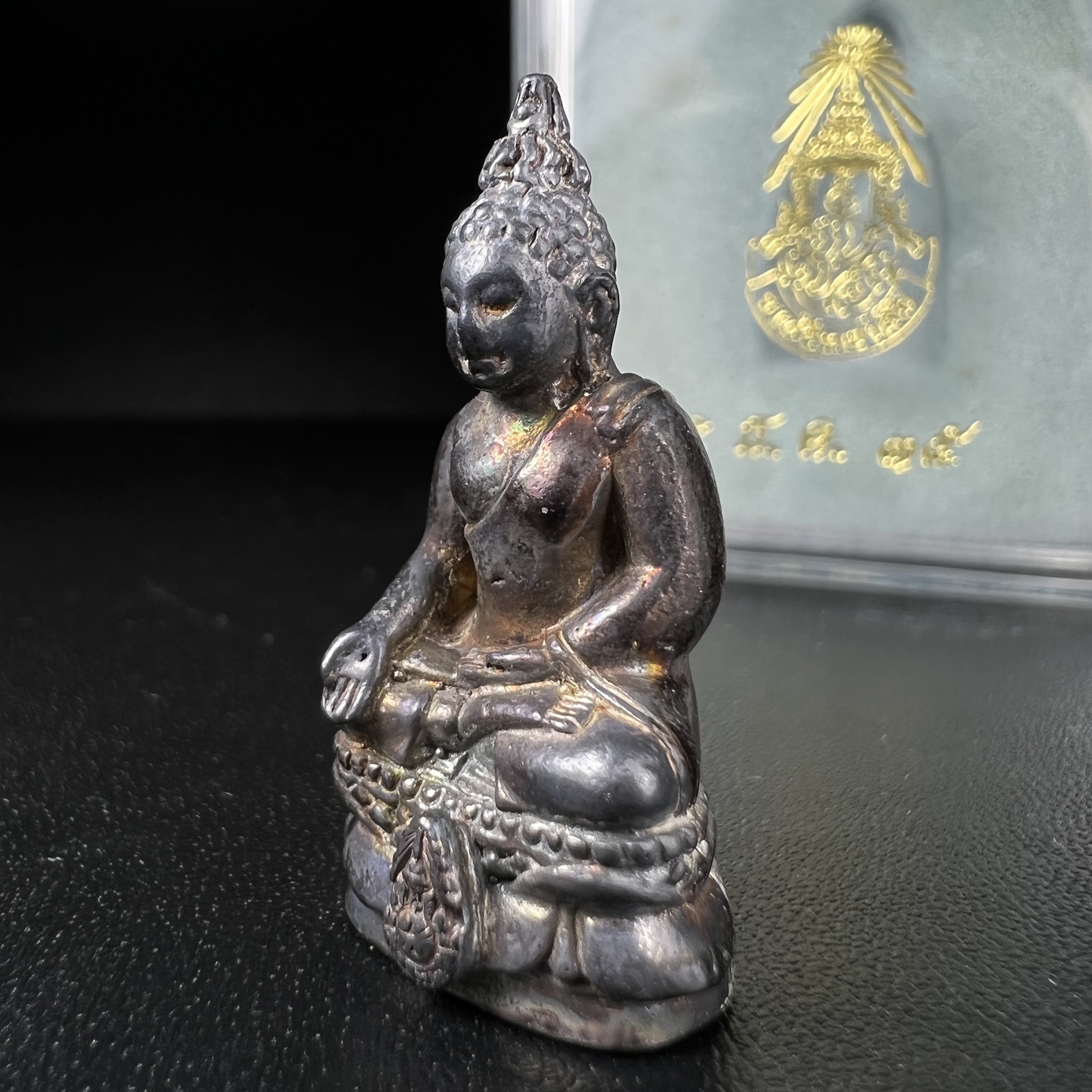 พระกริ่งไพรีพินาศ รุ่น ภปร. ราชวิทยาลัย ปี2535 เนื้อเงิน(สภาพผิวเดิมแบบนิยม เข้มขลังทรงอนุภาพ)(ตอกโค้ดพระนามย่อ ญสส ใต้เศวตรฉัตร และ พระปรมาภิไธยย่อ ภปร.)(1ใน2535องค์)