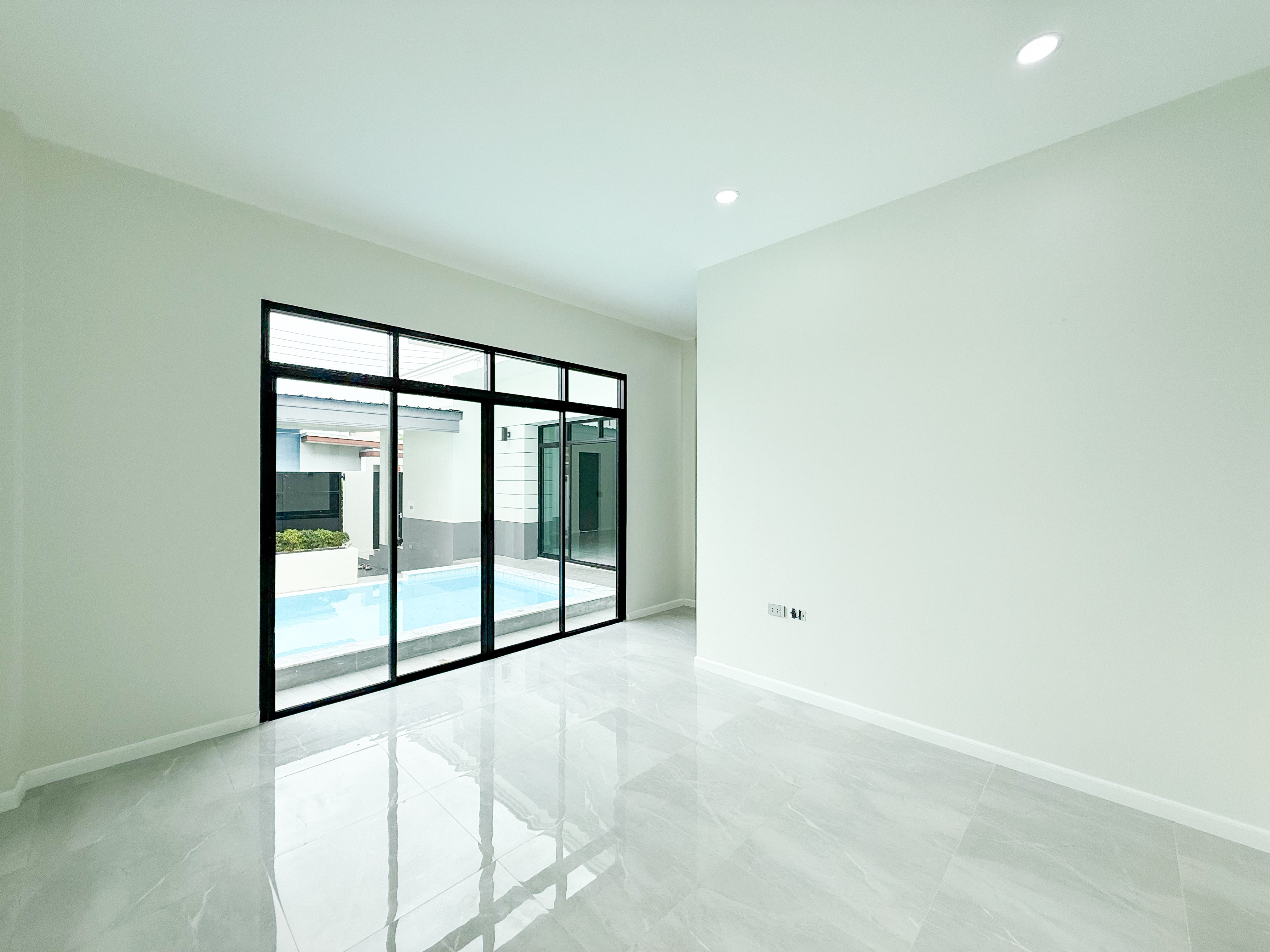 For Sale : Kohkaew, Luxury Pool Villa, 3 Bedrooms 2 Bathrooms