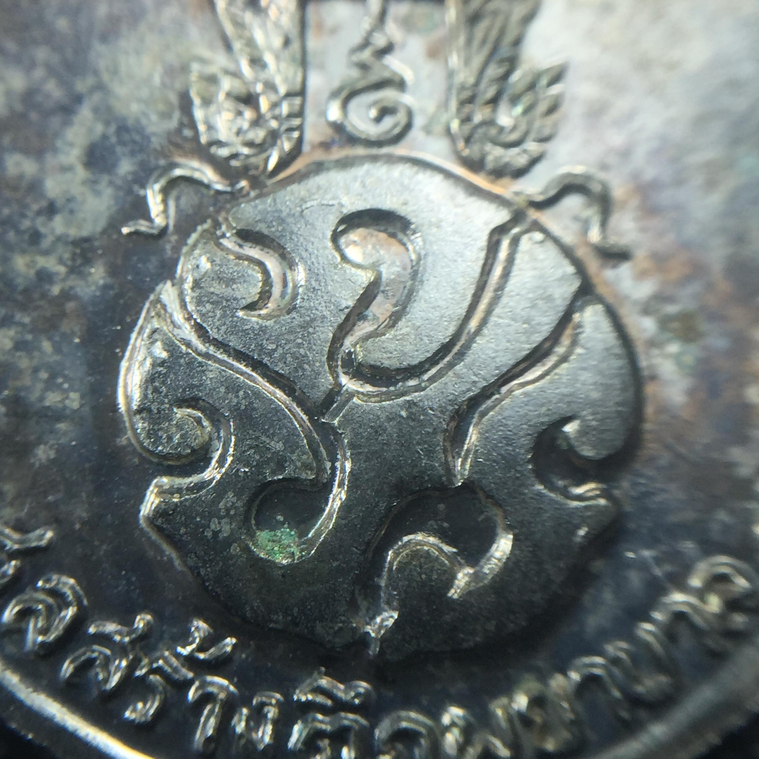 หลวงปู่แหวน วัดดอยแม่ปั๋ง รุ่นสร้างตึกโรงพยาบาล ปี 2521 หลัง ภปร.(ใหญ่) เนื้อกะไหล่เงิน(คัดสวยสภาพผิวเดิมสวยครบสมบูรณ์)