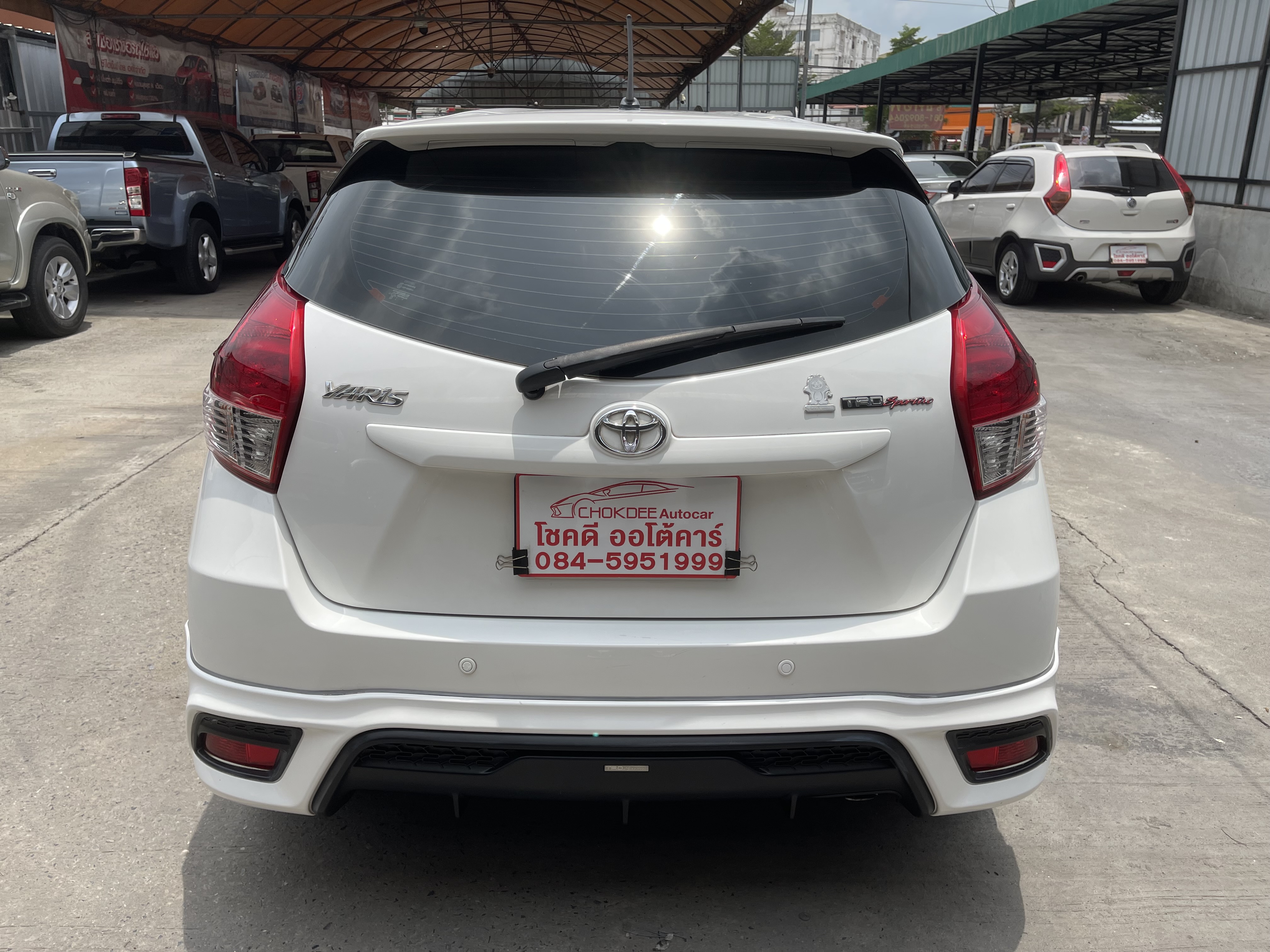 Toyota Yaris 1.2 TRD Sportivo At 2015 ขาว