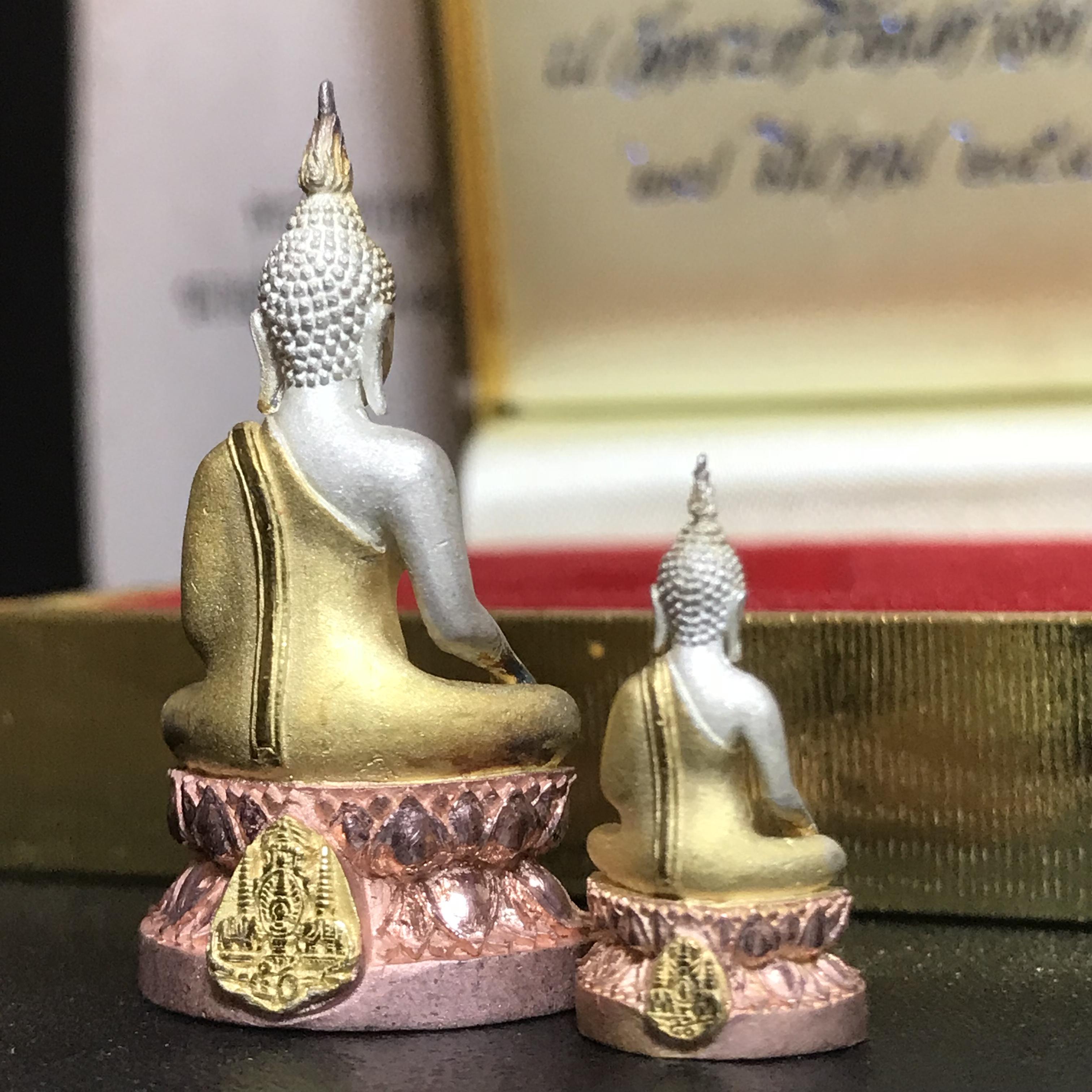 พระกริ่ง-พระชัยวัฒน์พระพุทธนวราชบพิตร ปี2540 เนื้อเงินสามกษัตริย์พร้อมกล่องบรรจุเดิม(รวม2องค์)