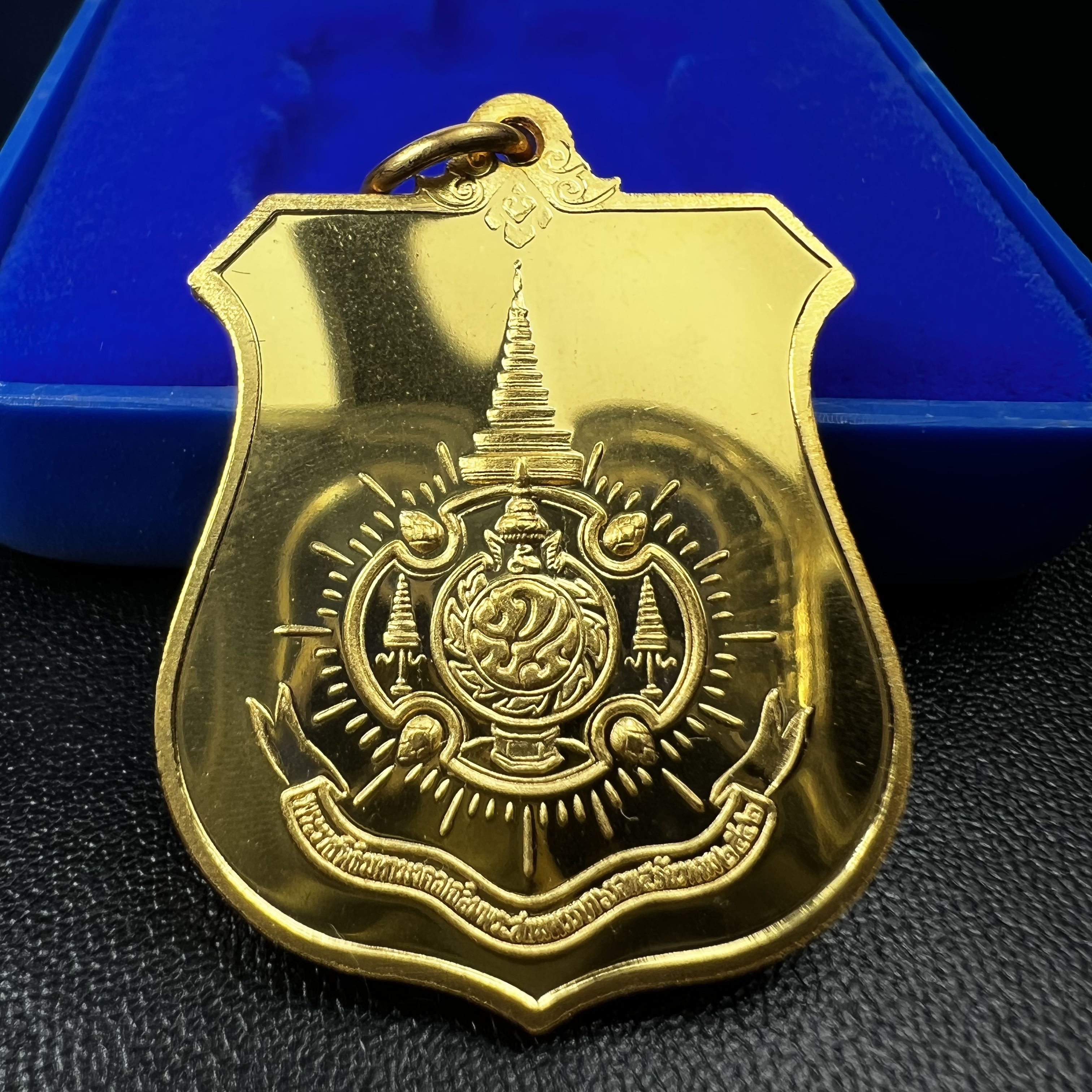 เหรียญมิ่งมหามงคล เฉลิมพระชนมพรรษา 6 รอบ72 พรรษา ในหลวงรัชกาลที่9 ปี 2542 เนื้อทองทิพย์ สภาพคัดสวยดุจทองคำซีนซองเดิมพร้อมกล่องบรรจุเดิม