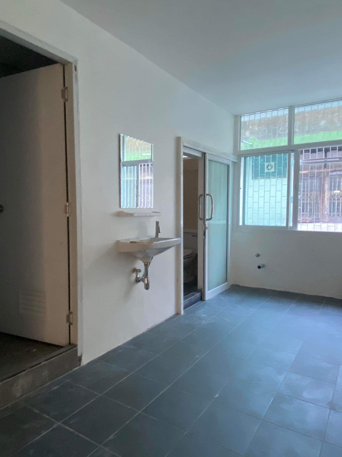 For Rent : Phuket Town, 3.5-Story Commercial Building, 5 Bedroom 3 Bathrooms