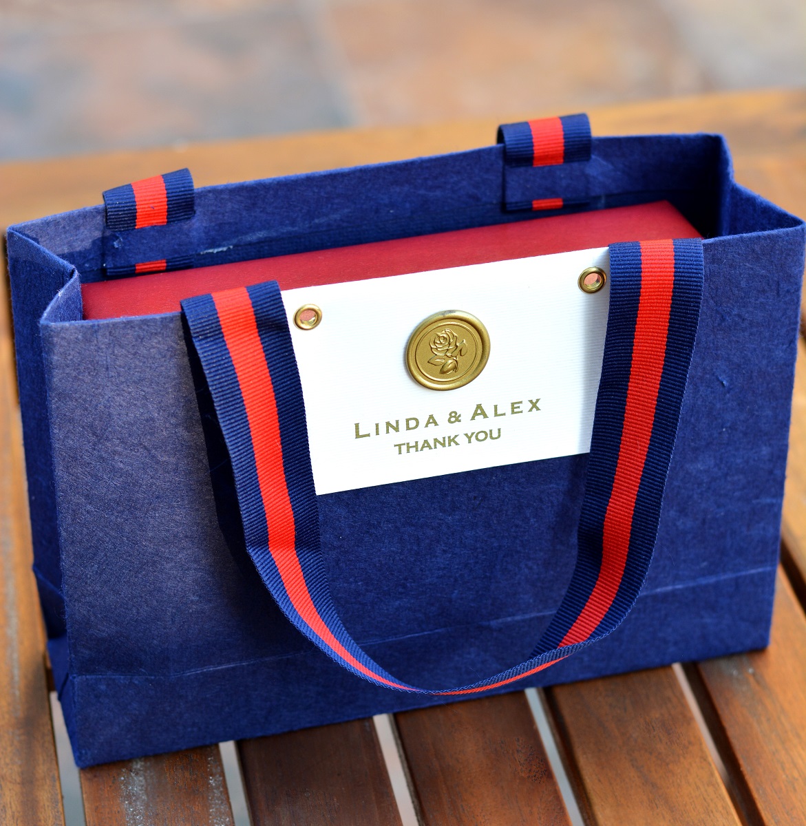 กระเป๋าของขวัญรุ่น Wax seal stamp รุ่นสายลาย 2 สี 4 ไซด์