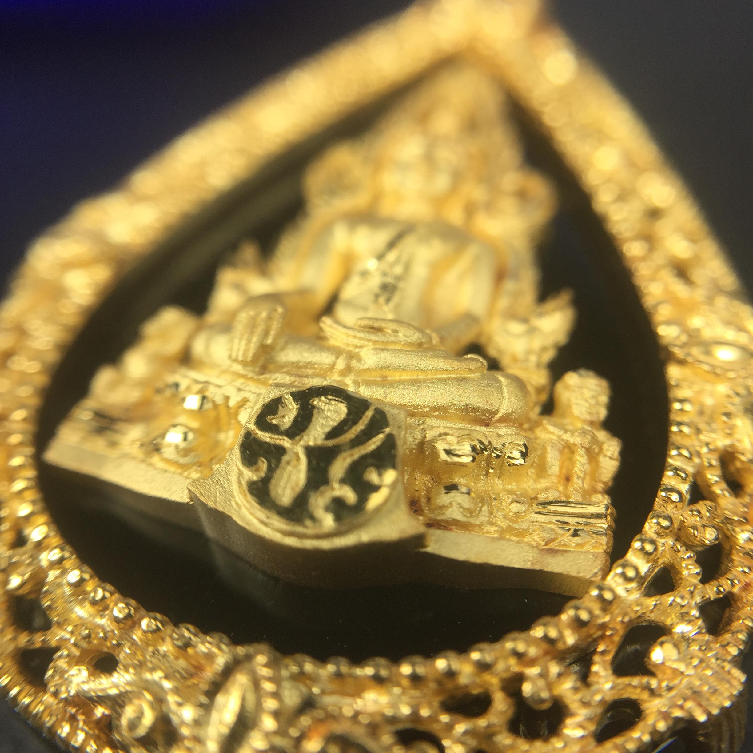 เหรียญพระพุทธชินราช ภปร. รูปหยดน้ำ โครงการ เพราะแผ่นดินนี้คือแผ่นดินเกิด เนื้อทองคำ (นน.รวม 7.3 กรัม) ปี2551 (ขนาด 21 x 29 มม.) (สวยงามหายาก)1ใน 3000องค์