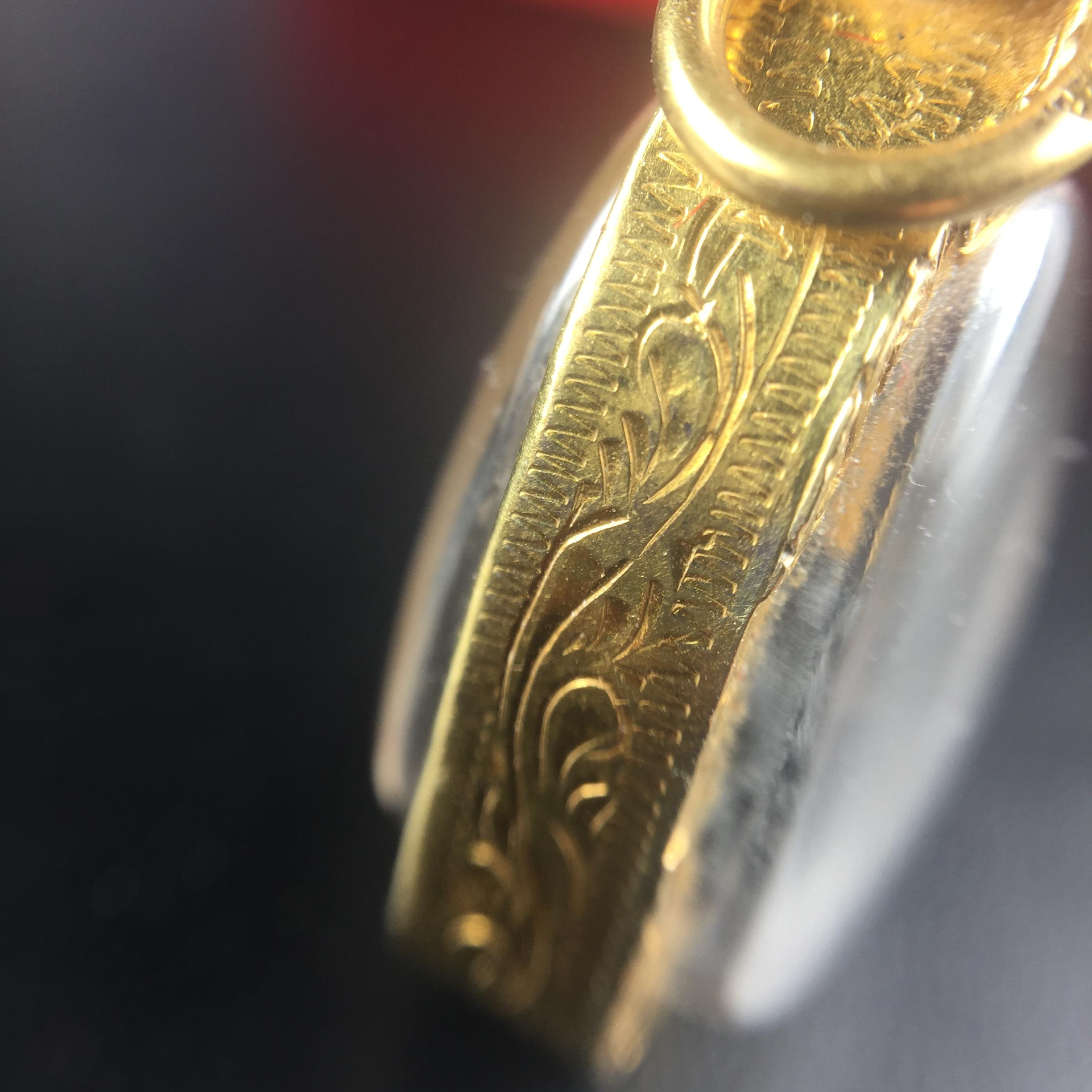 พระกริ่ง-พระชัยวัฒน์ ปวเรศ ปี2530 วัดบวรนิเวศราชวรวิหาร(องค์พระชัยวัฒน์เลี่ยมกรอบทองคำแท้)(ในหลวง ร.9 เสด็จเททอง)(บรรจุเส้นเกศาในหลวงรัชกาลที่9)พร้อมสูจิบัตรเดิมตอนจัดสร้าง(สภาพสวยครบสมบูรณ์) (องค์หน้าใหญ่)(องค์ทองทบ)แบบพิมพ์นิยมหายาก