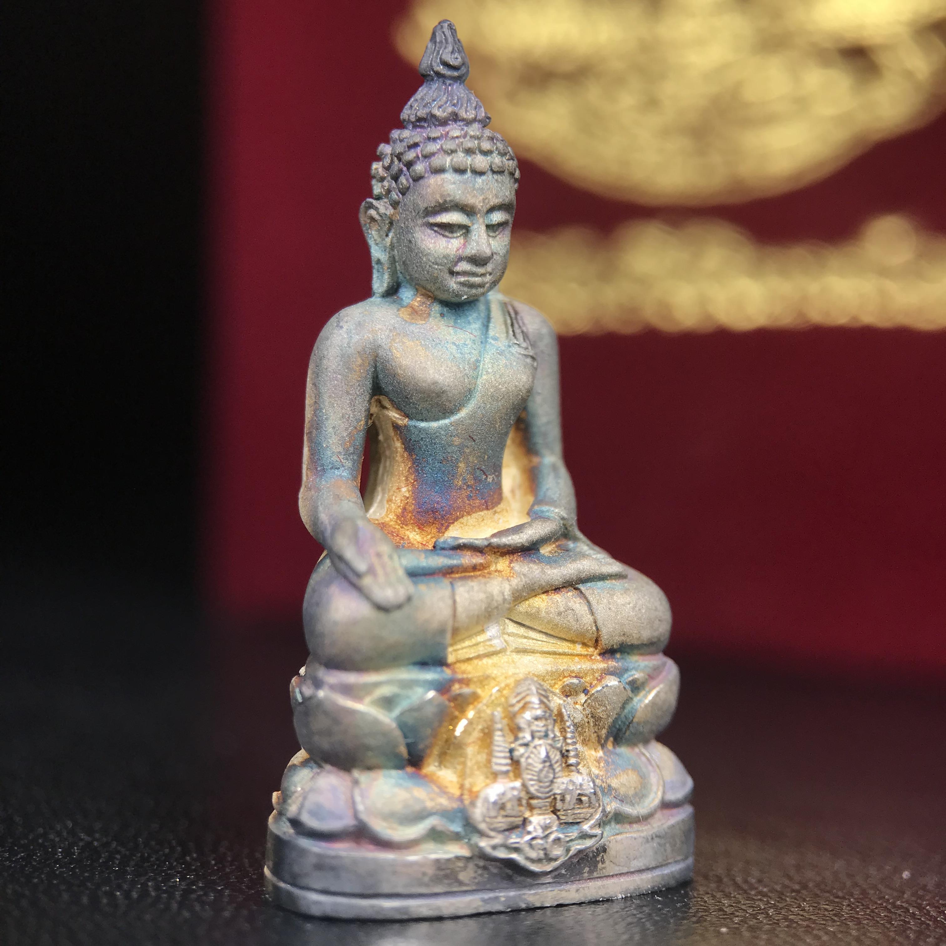 พระกริ่งไพรีพินาศ ตรากาญจนาภิเษก วัดบวรนิเวศวิหาร ที่ระลึกในหลวงรัชกาลที่9 ครองสิริราชสมบัติครบ 50ปี เนื้อเงิน(สภาพผิวเดิมขึ้นสีรุ้งธรรมชาติสวยแบบนิยม)(เสน่ห์พระเนื้อเงินสีสันที่ธรรมชาติสรรค์สร้าง)เข้มขลังทรงอานุภาพยิ่งใหญ่ กำราบศัตรูพ่ายสิ้น พระไพรีพินาศ