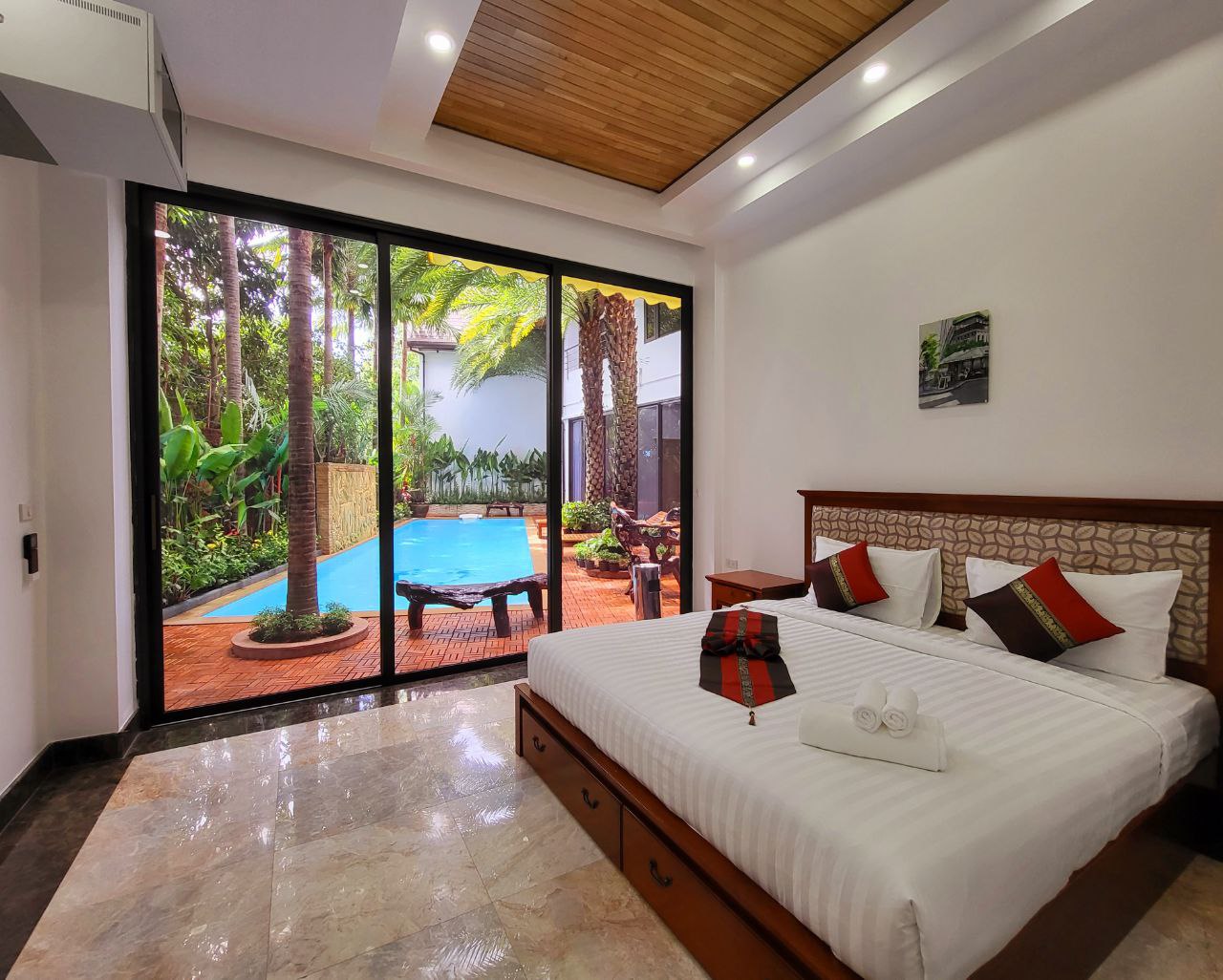 For Rent : Rawai, Naiharn Private Pool Villa, 4 bedrooms 5 Bathrooms