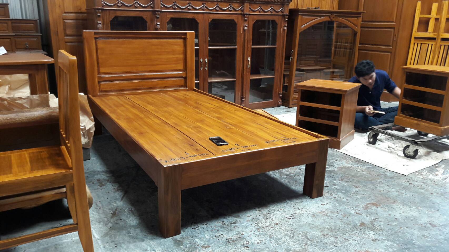 เตียง 3.5 ฟุต รุ่น เมดิสัน ( เต้าฟักตรง ท้ายโล้น 3.5 ฟุต )