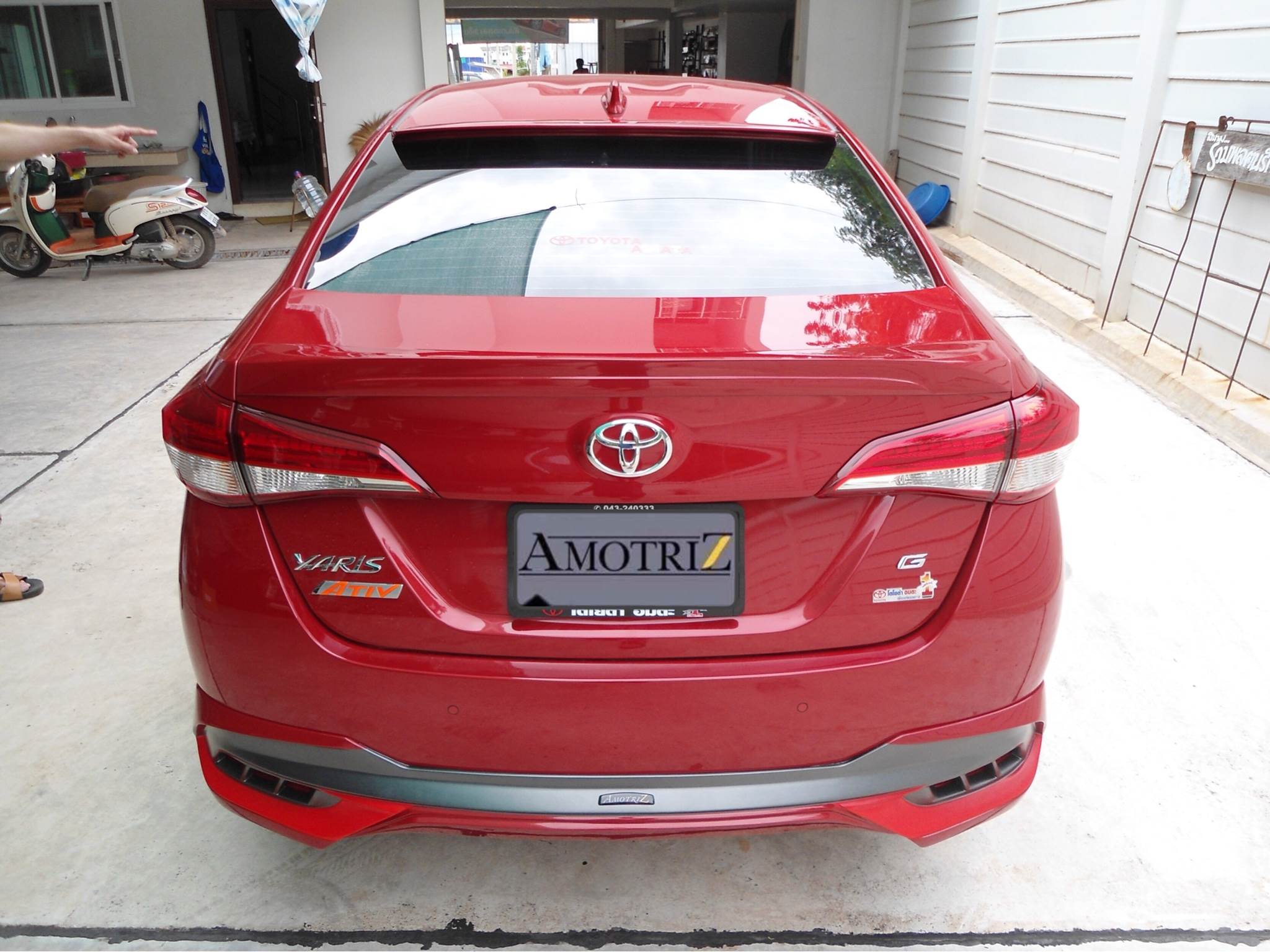 Toyota Yaris ATIV hatchback and sedan bodykits by Amotriz