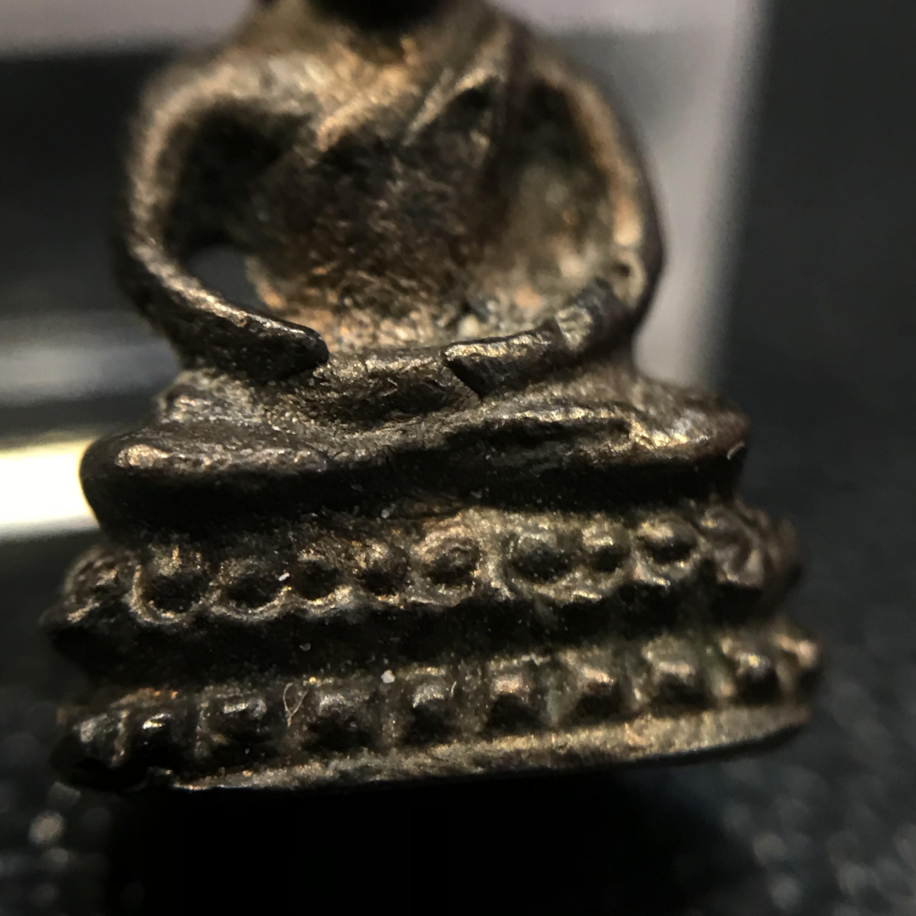 พระชัยวัฒน์อมรโมลี สมเด็จพระวันรัต (จุนท์ พรหมคตโต) วัดบวรนิเวศฯ เนื้อนวโลหะ ปี๒๕๓๔ สภาพสวยหายาก!!!(ตอกโค๊ด)