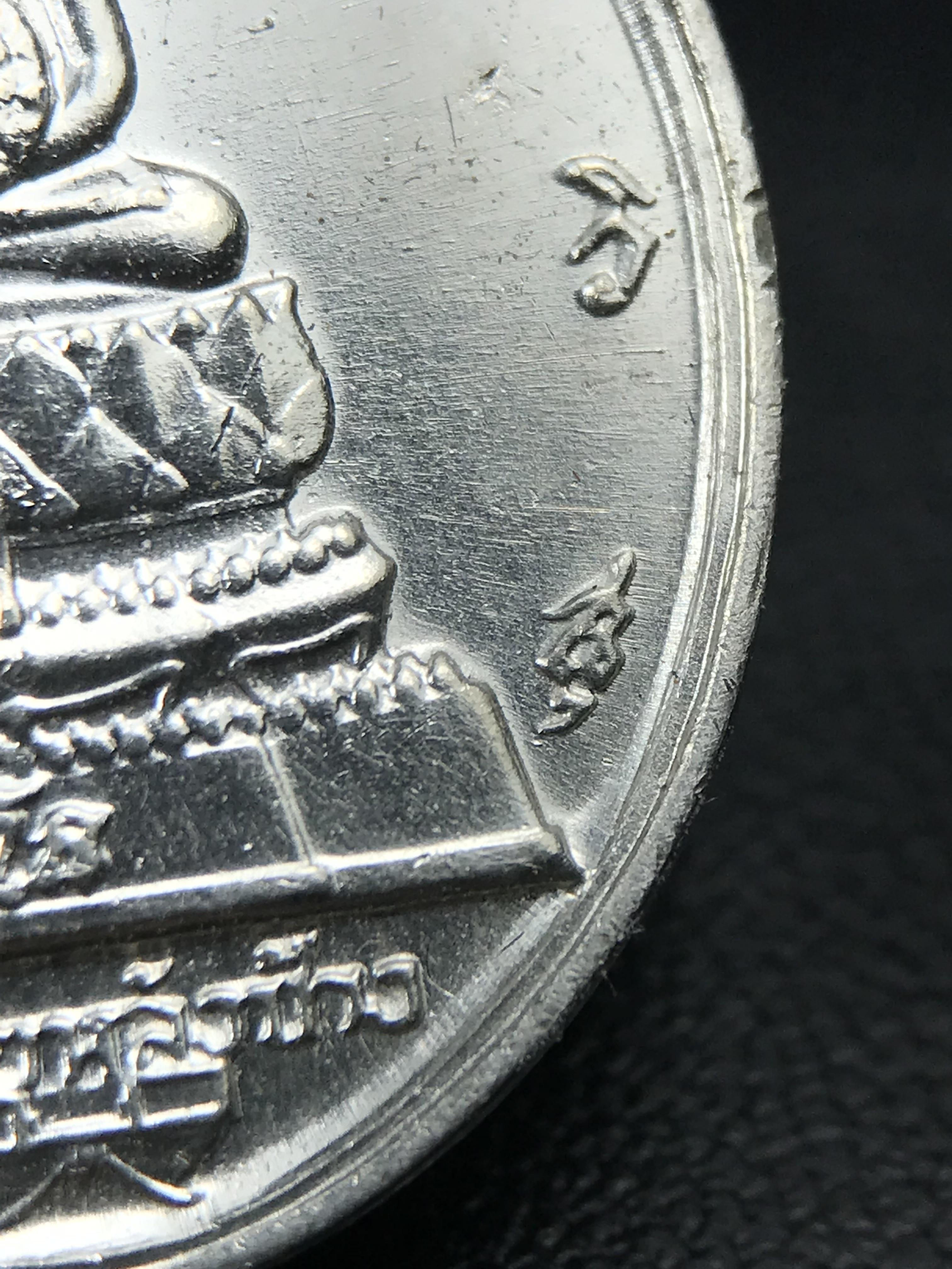 เหรียญพระชัยหลังช้าง หลัง สก. ปี 2535 เนื้อเงินหายาก สภาพสวยเดิมพร้อมกล่องบรรจุเดิมครบสมบูรณ์(พิธีใหญ่ รุ่นยอดมนิยม)