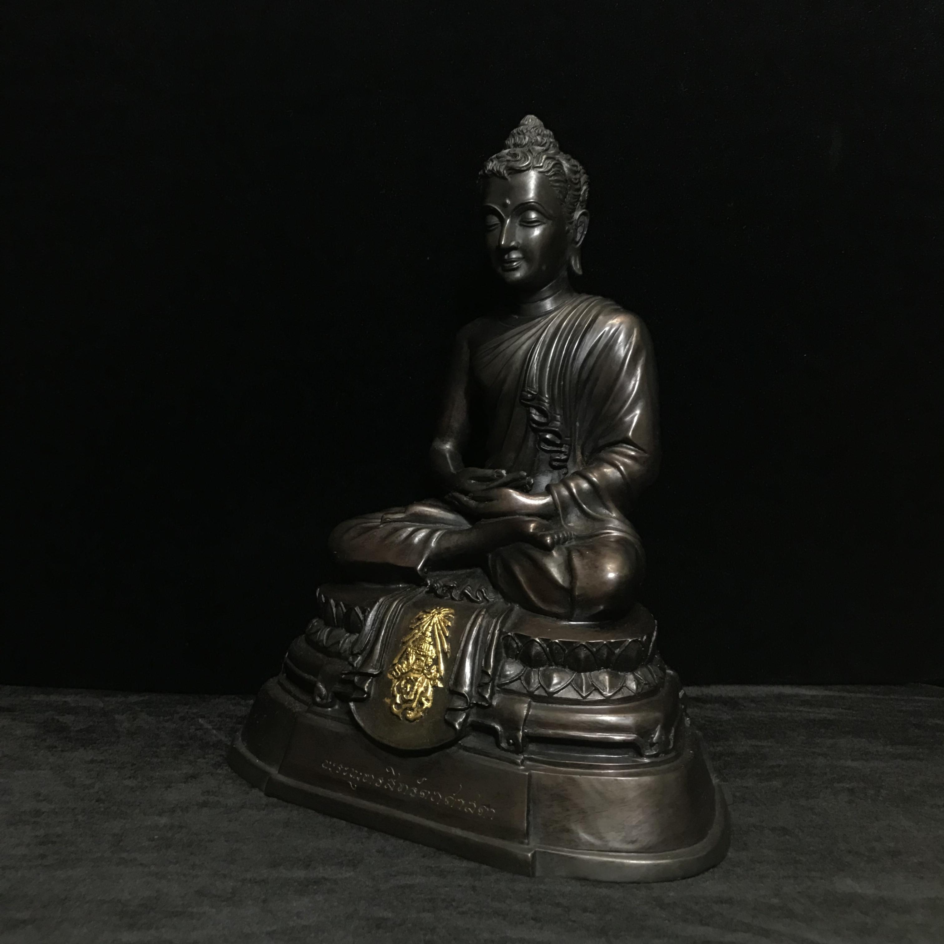 พระพุทธสิทธัตถศาสดา 100 ปี กรมบัญชีกลาง พ.ศ.2533(รุ่นแรก) เนื้อโลหะสำริด รมมันปู หน้าตัก 5.9 นิ้ว (พิธีใหญ่ ศิลป์สวย หายาก)